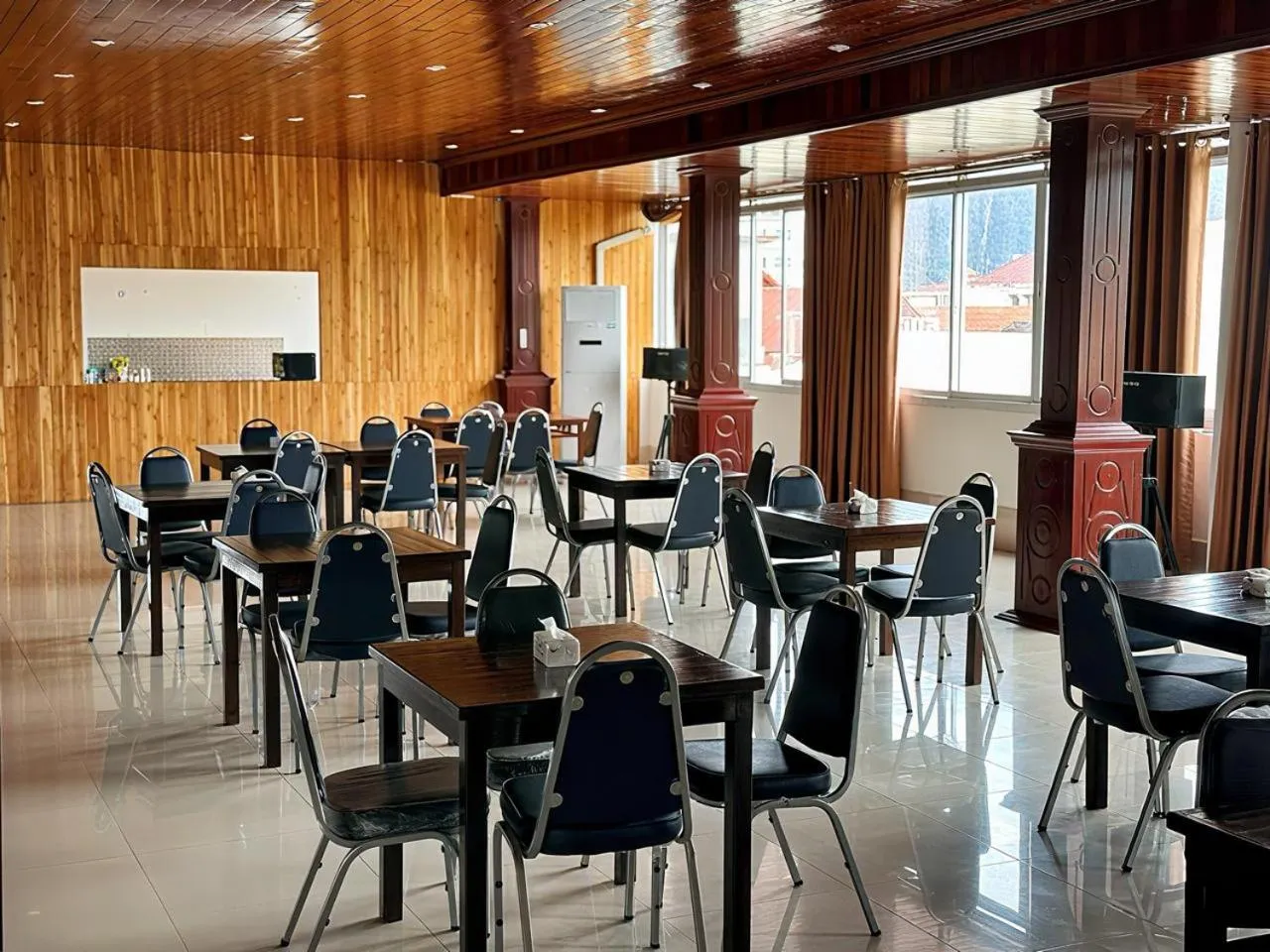 Restaurant/places to eat in A P S Hotel