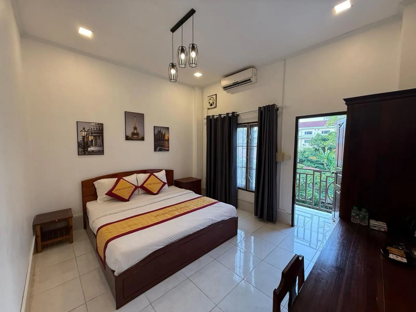 Bedroom, Bed in A P S Hotel