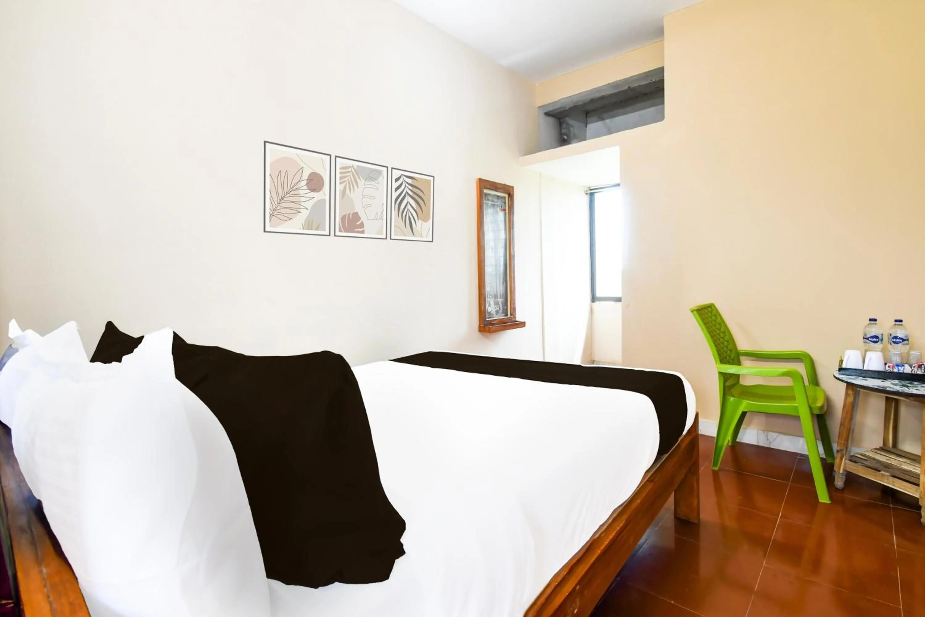 Bedroom, Bed in Hotel O Khushi Guest House