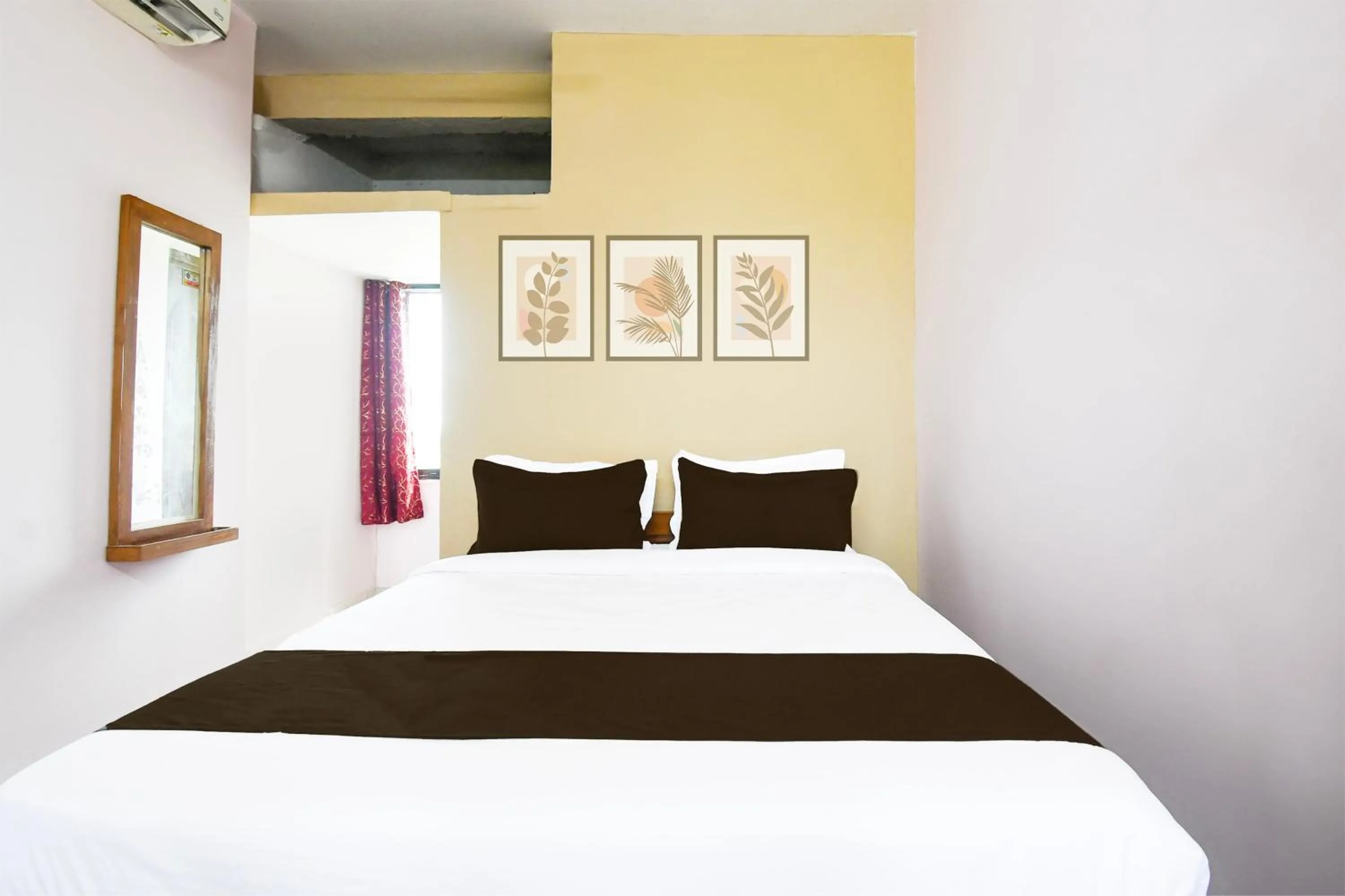 Bedroom, Bed in Hotel O Khushi Guest House