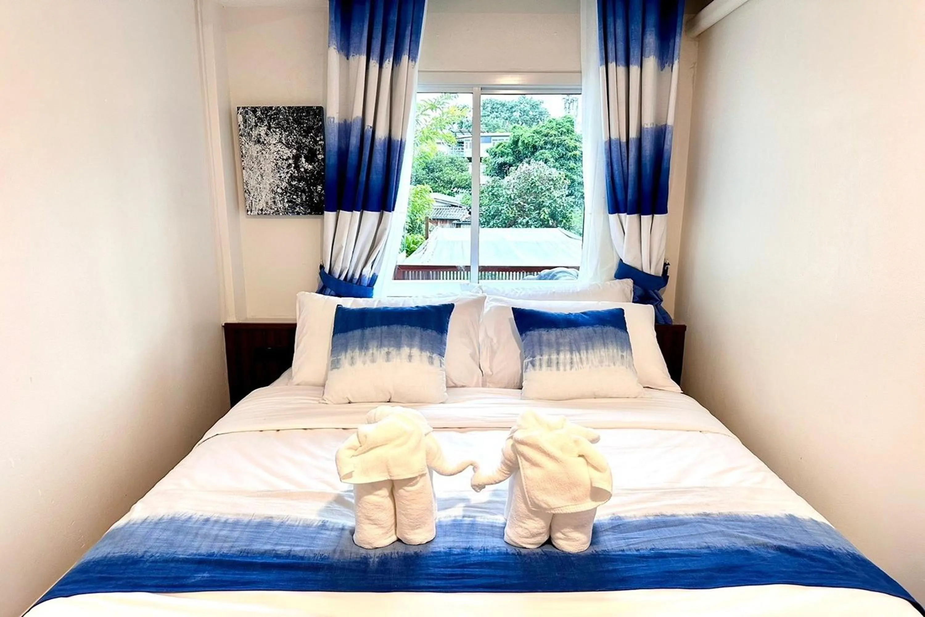 Bed in Nuan Nil Secret Courtyard