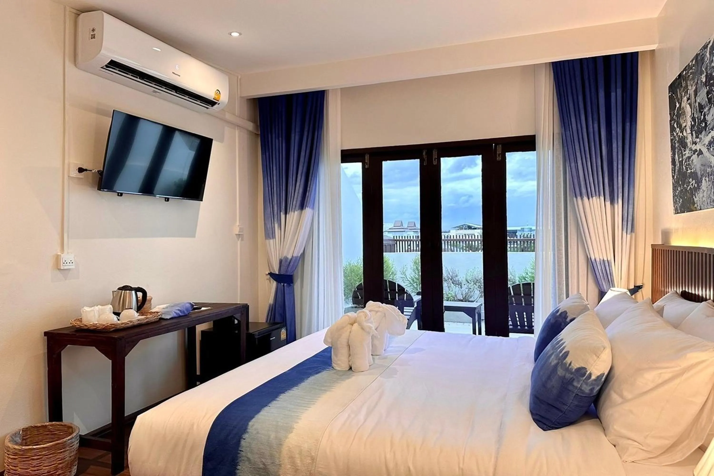 Bed in Nuan Nil Secret Courtyard