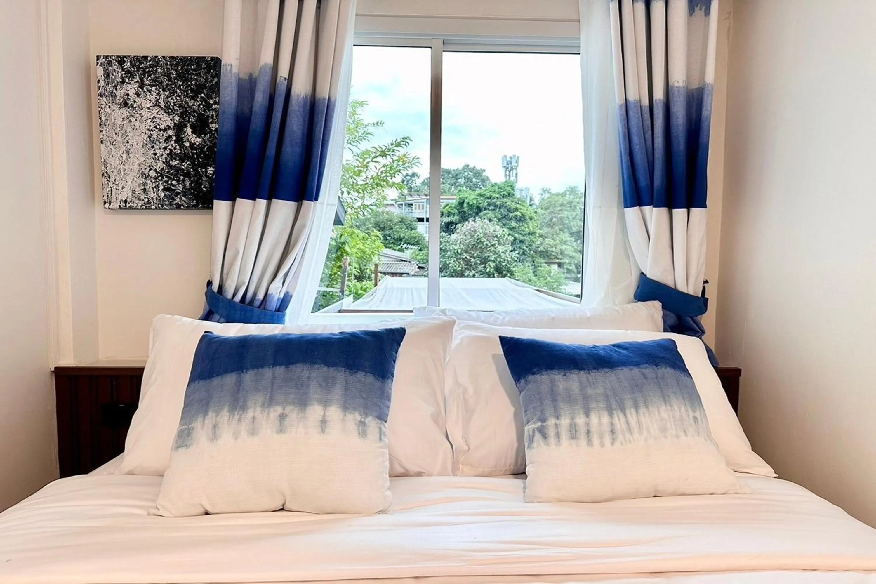 Bed in Nuan Nil Secret Courtyard