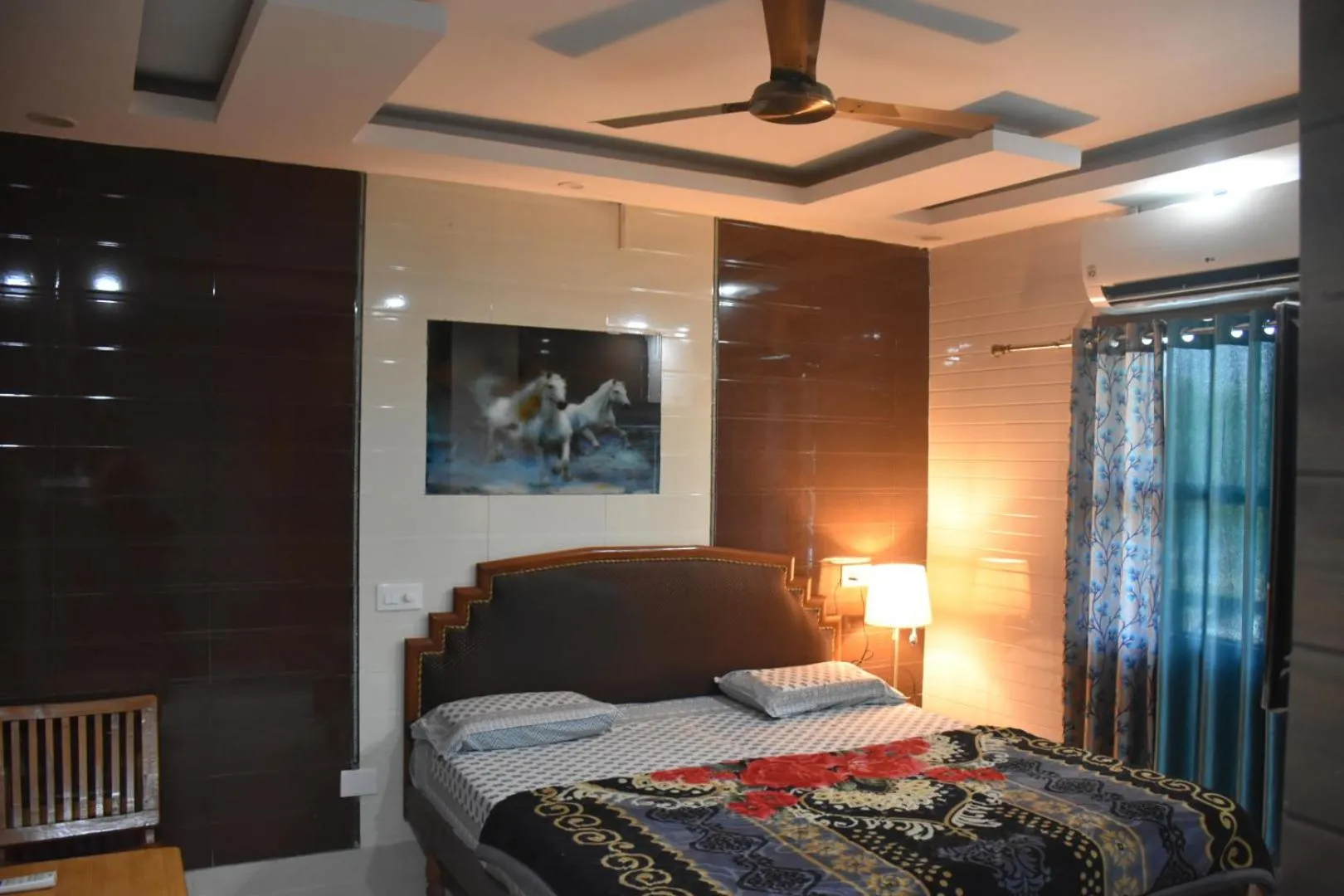 Bed in Hotel Sunrise