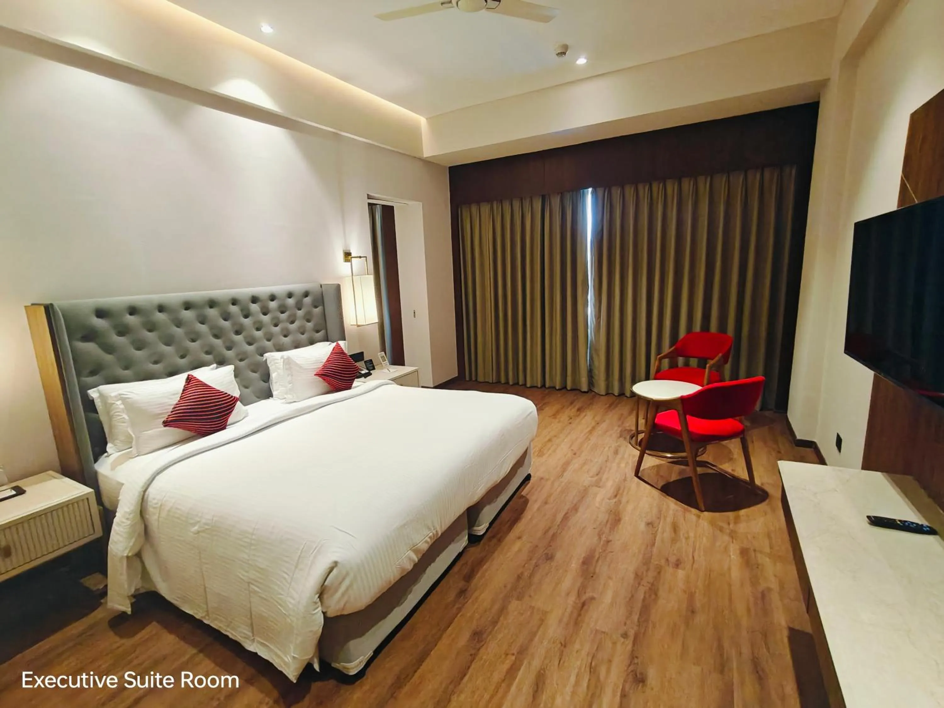 Bed in Ramada by Wyndham Ahmedabad Narendra Modi Stadium Motera