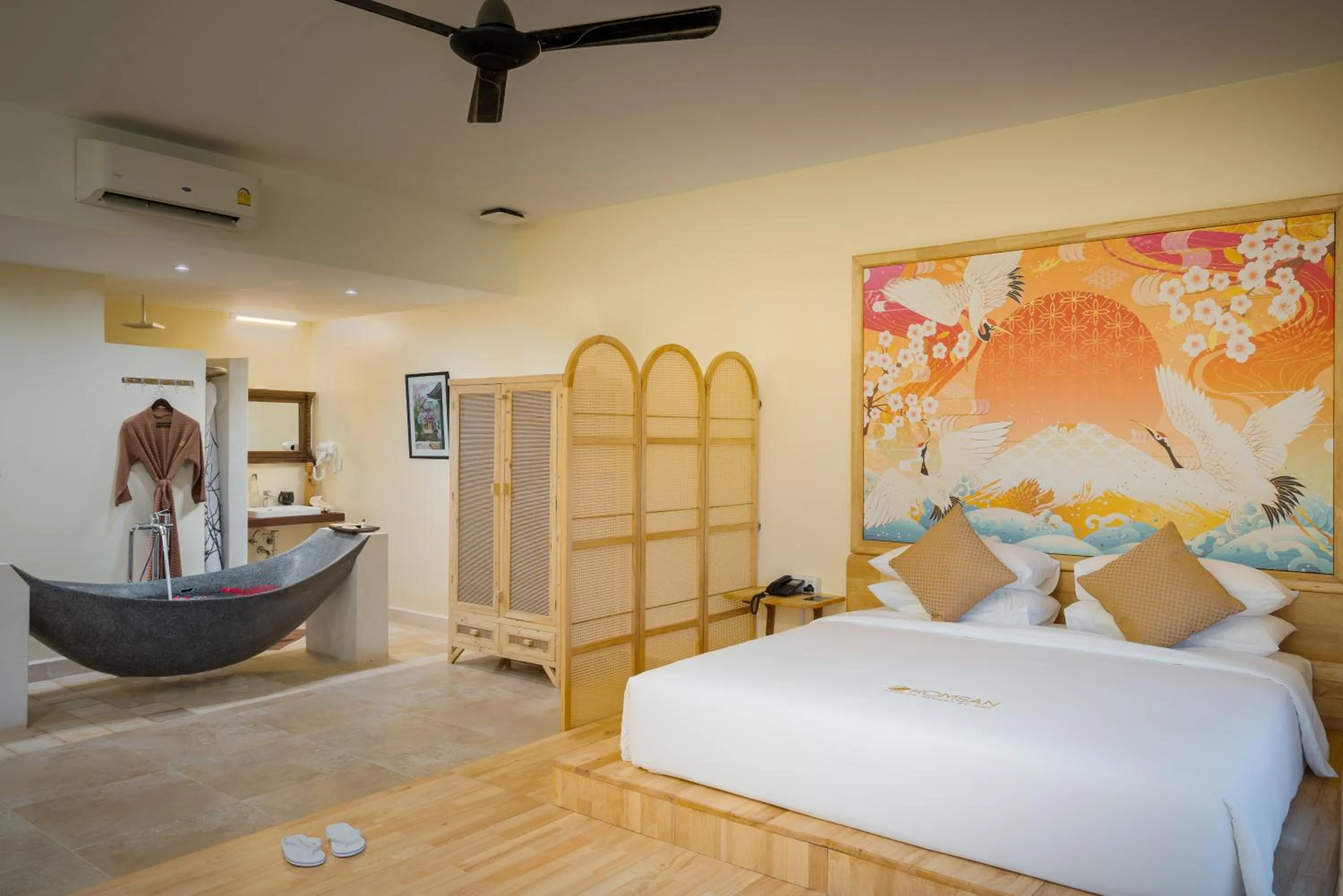 Bed in Komsan Kampot Resort