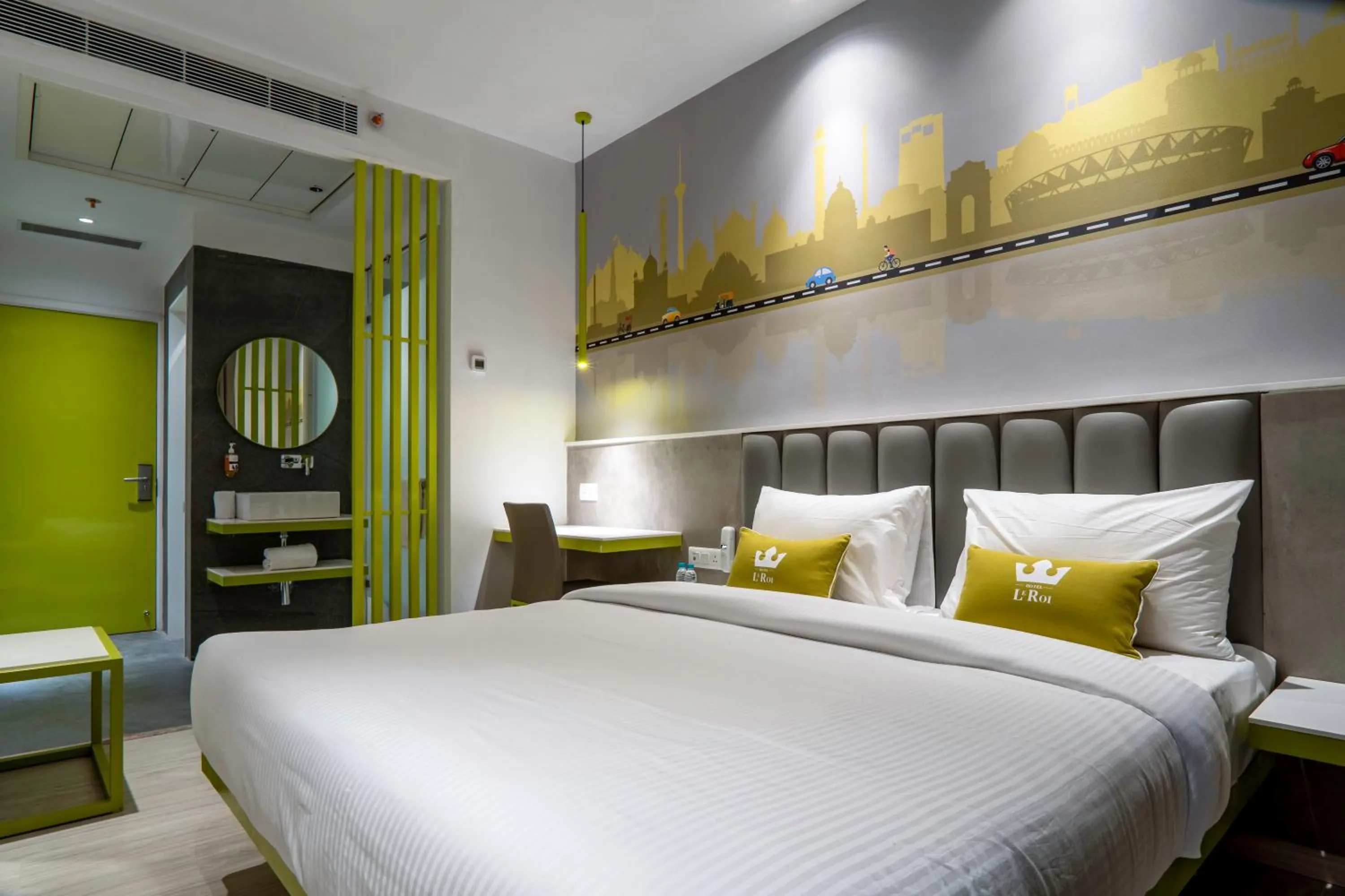 Bed in Hotel Le Roi Express Karol Bagh