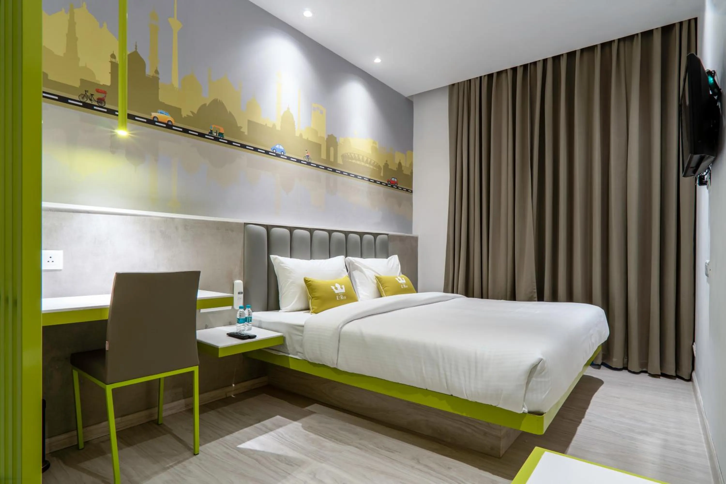 Bed in Hotel Le Roi Express Karol Bagh