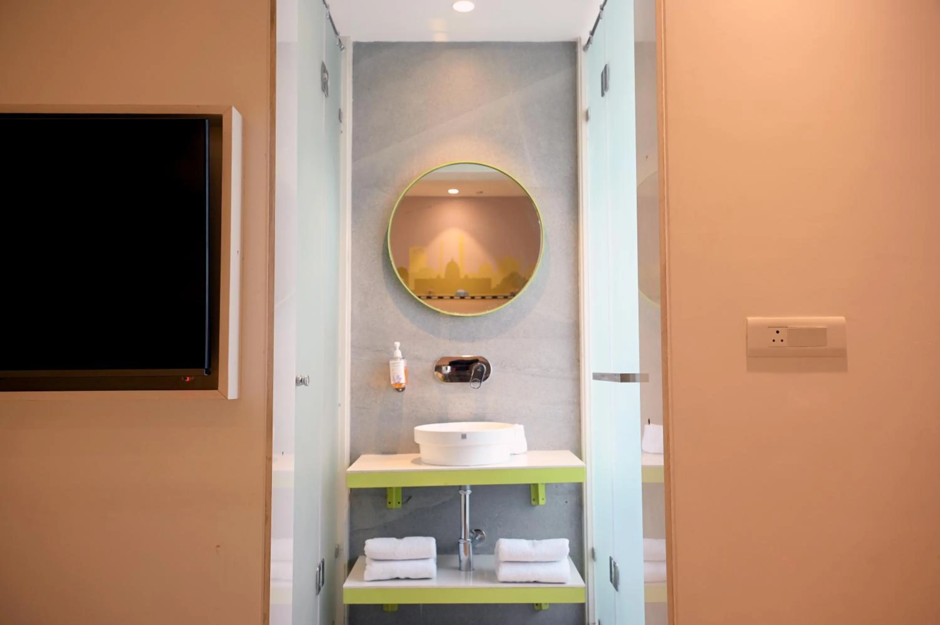 Bathroom in Hotel Le Roi Express Karol Bagh