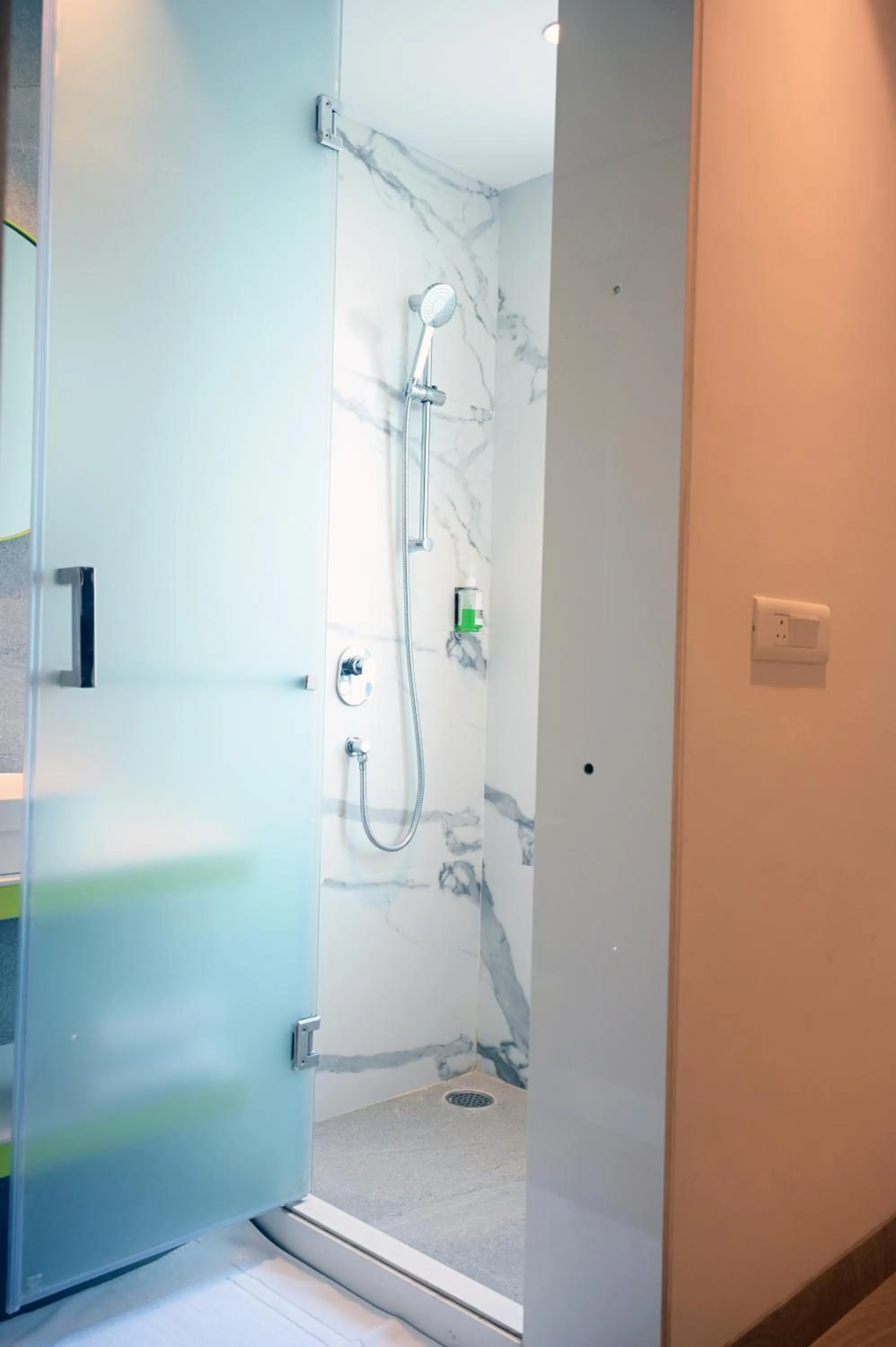 Bathroom in Hotel Le Roi Express Karol Bagh