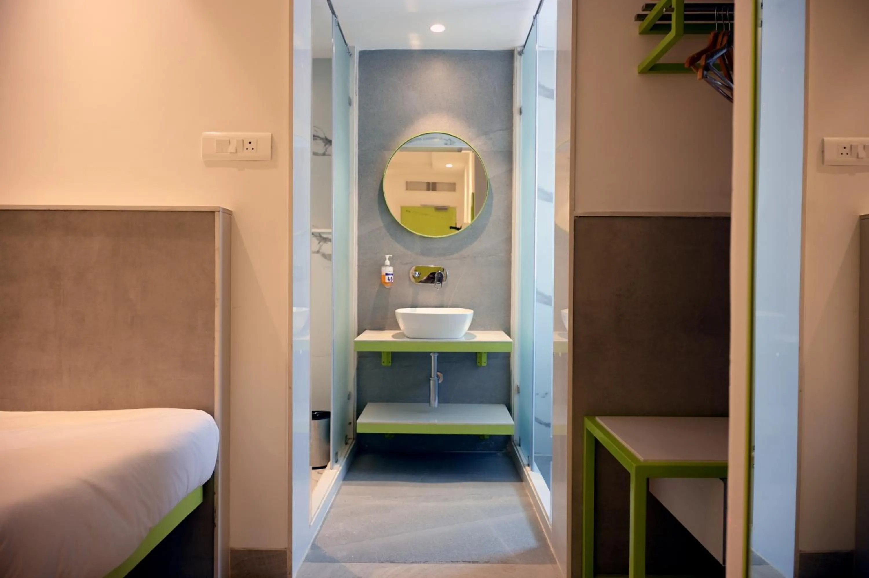 Bathroom, Bed in Hotel Le Roi Express Karol Bagh
