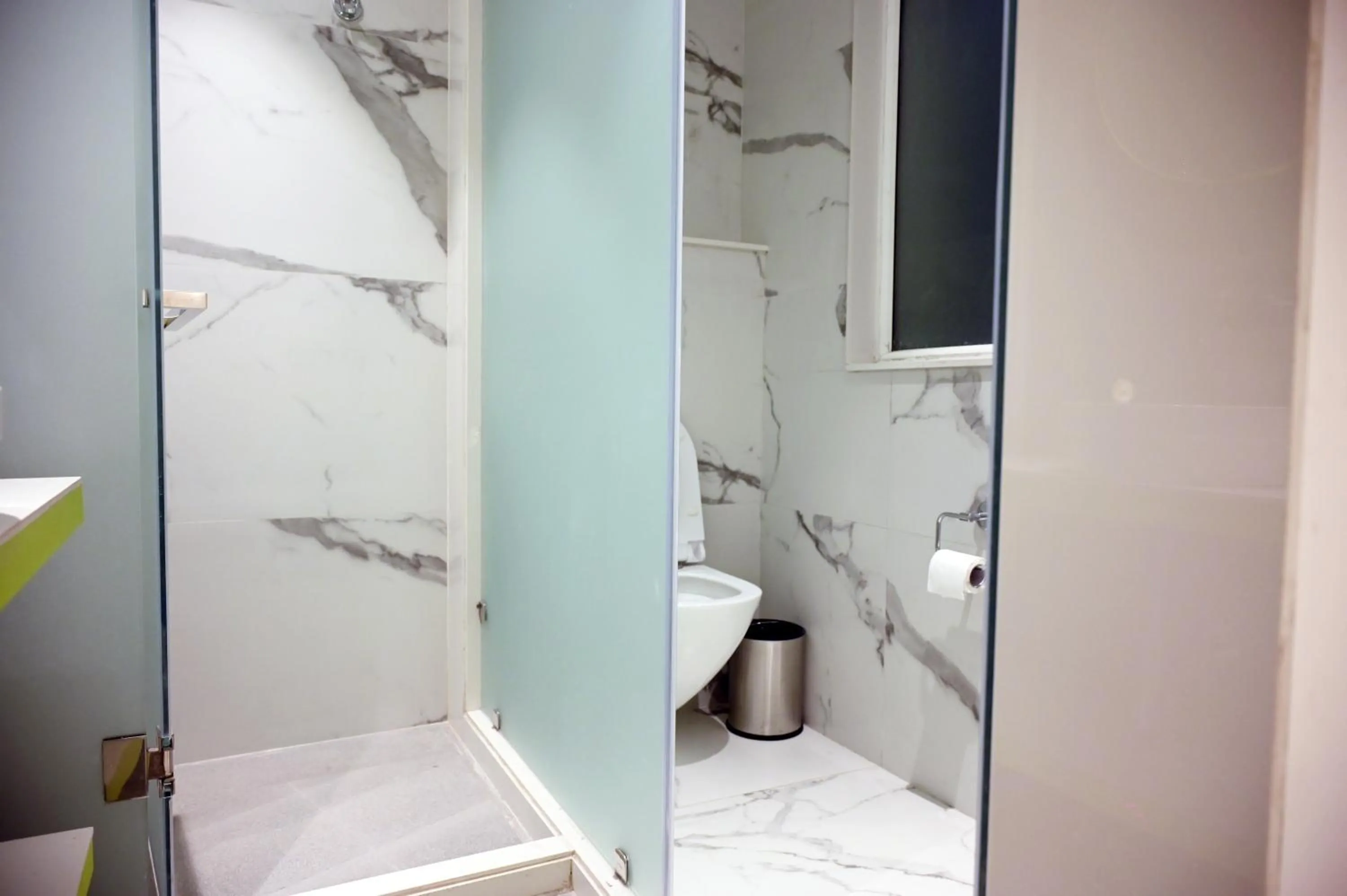 Breakfast in Hotel Le Roi Express Karol Bagh