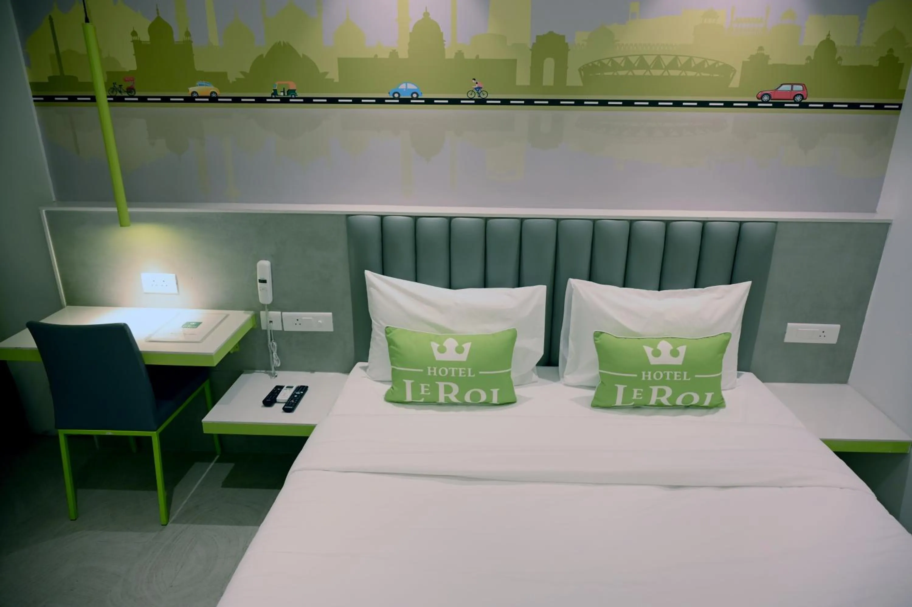 Bed in Hotel Le Roi Express Karol Bagh