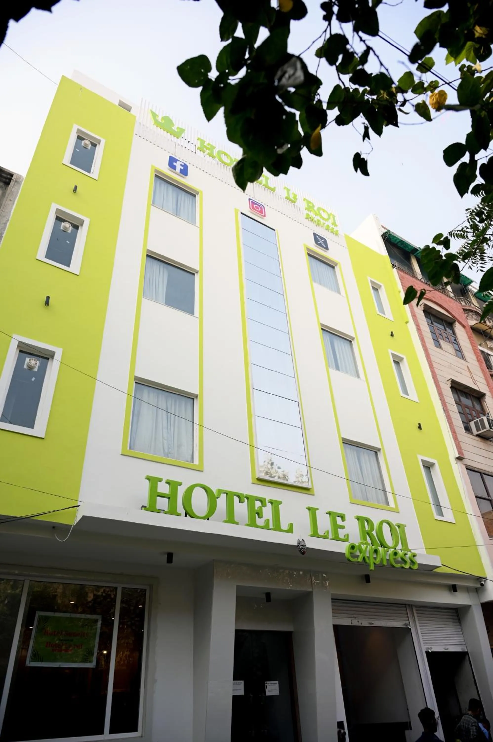 Property building in Hotel Le Roi Express Karol Bagh