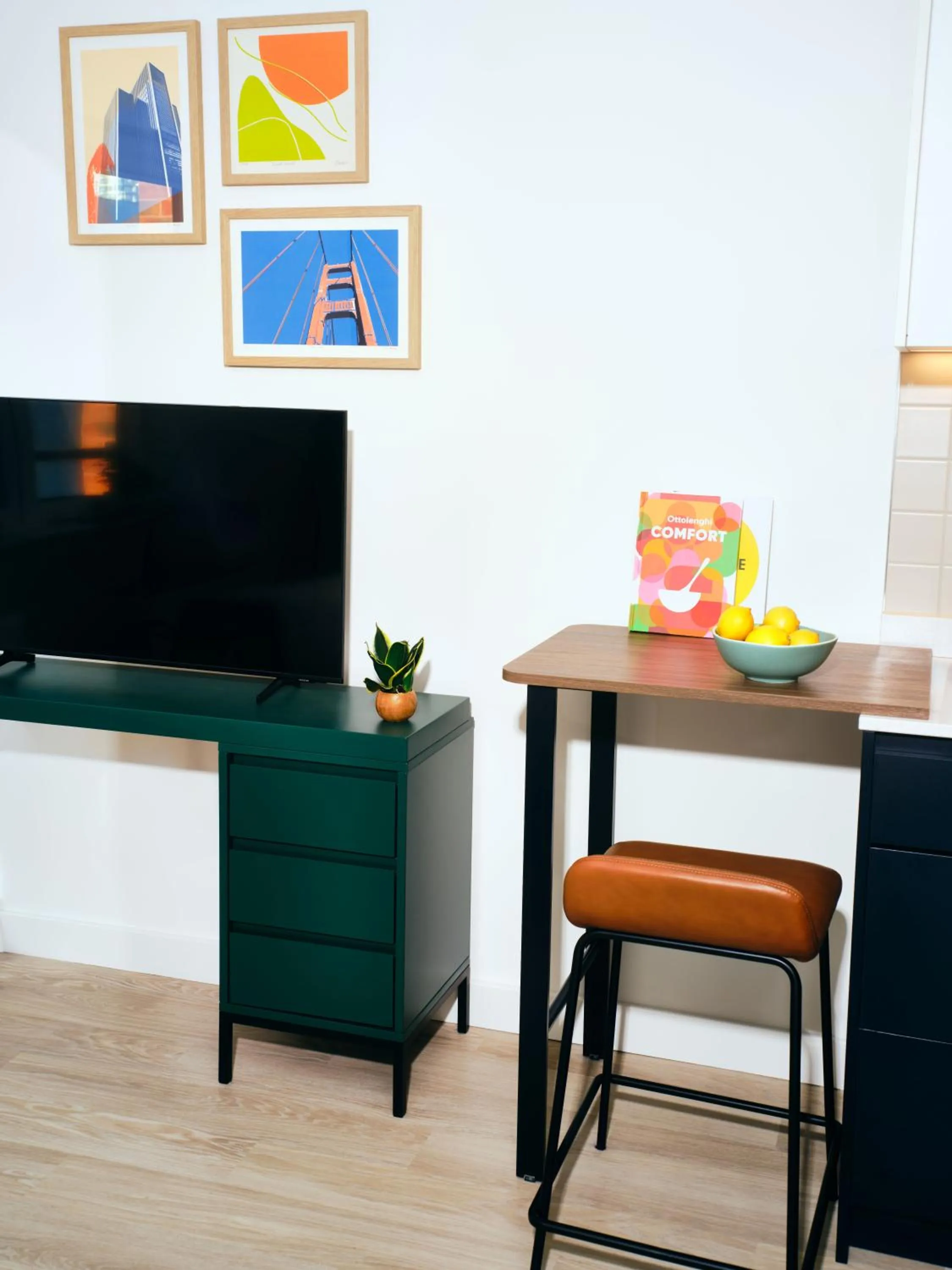 TV and multimedia in Vertus Edit Canary Wharf