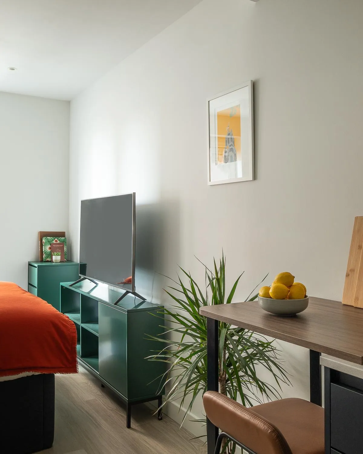 TV and multimedia in Vertus Edit Canary Wharf