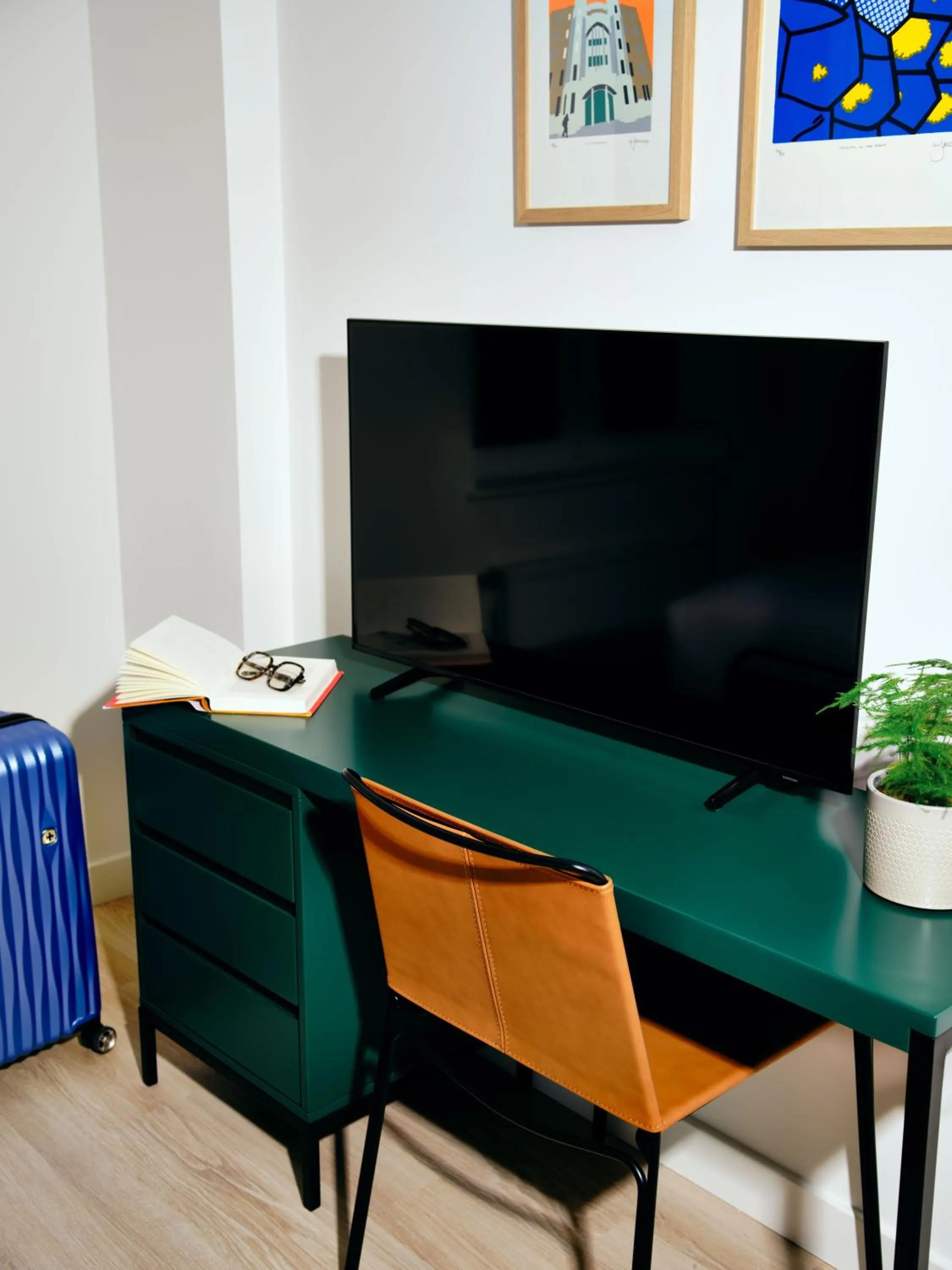 TV and multimedia in Vertus Edit Canary Wharf