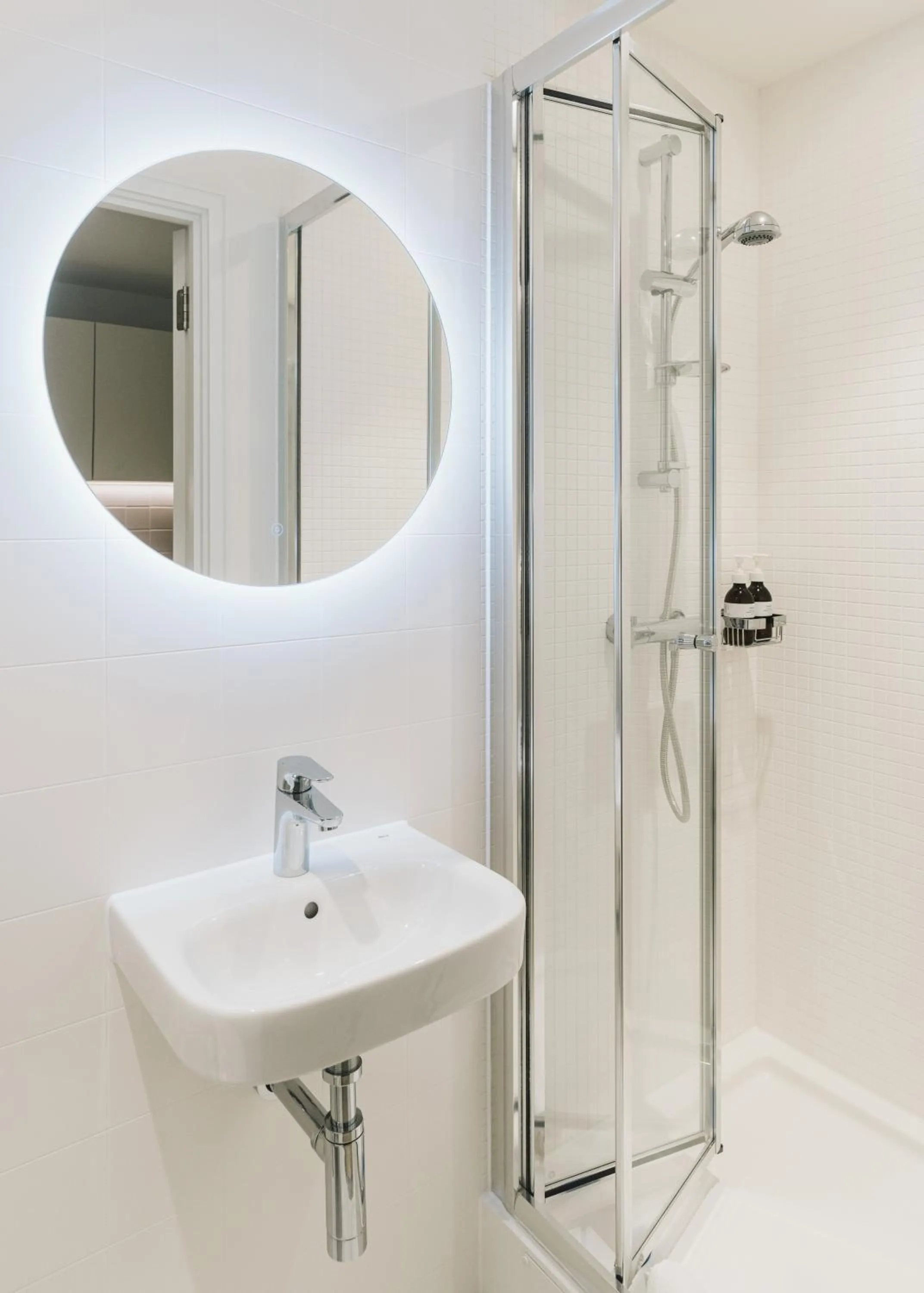 Shower in Vertus Edit Canary Wharf