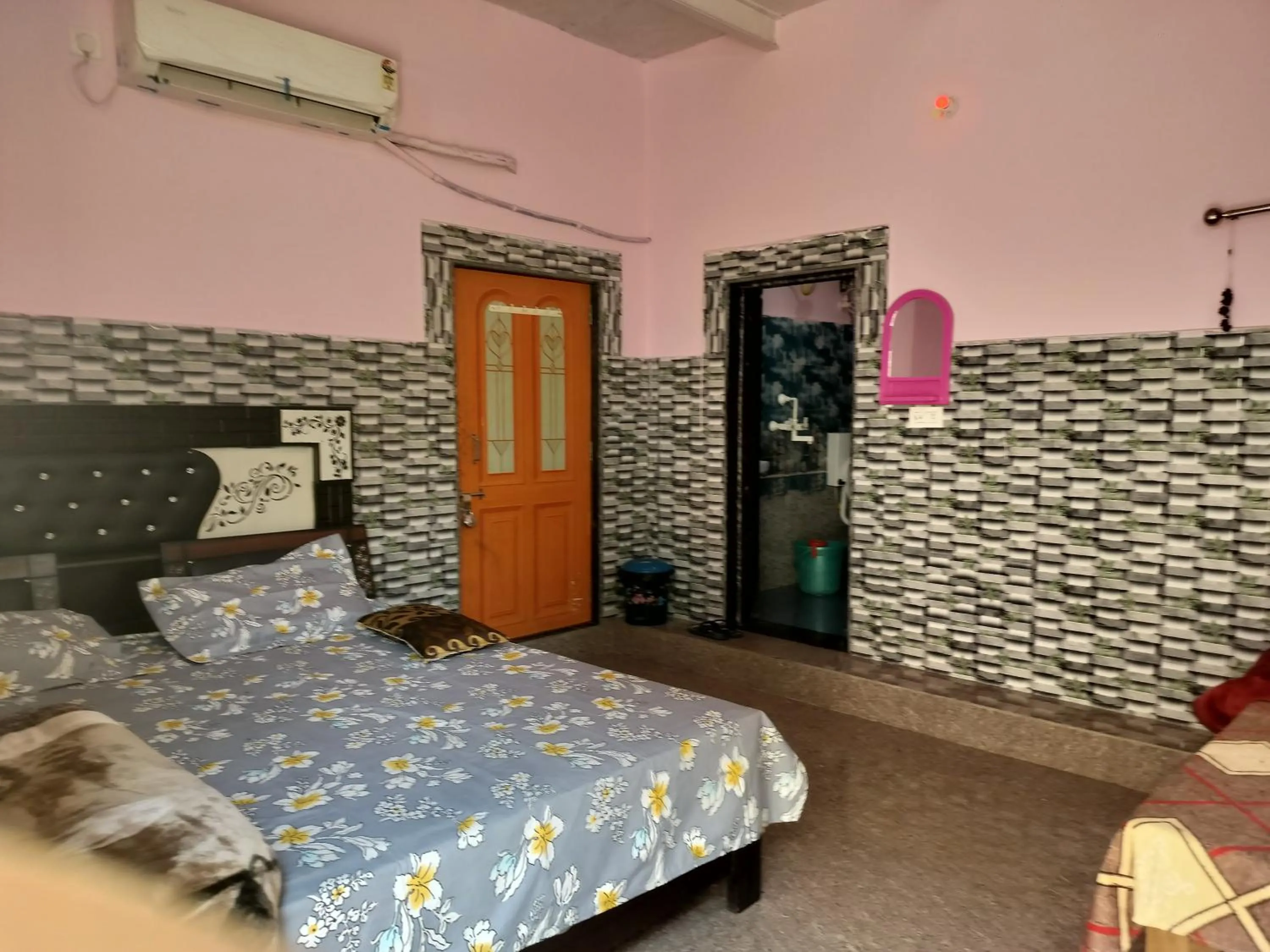 Bed in Shri Krishna Kunj homestay