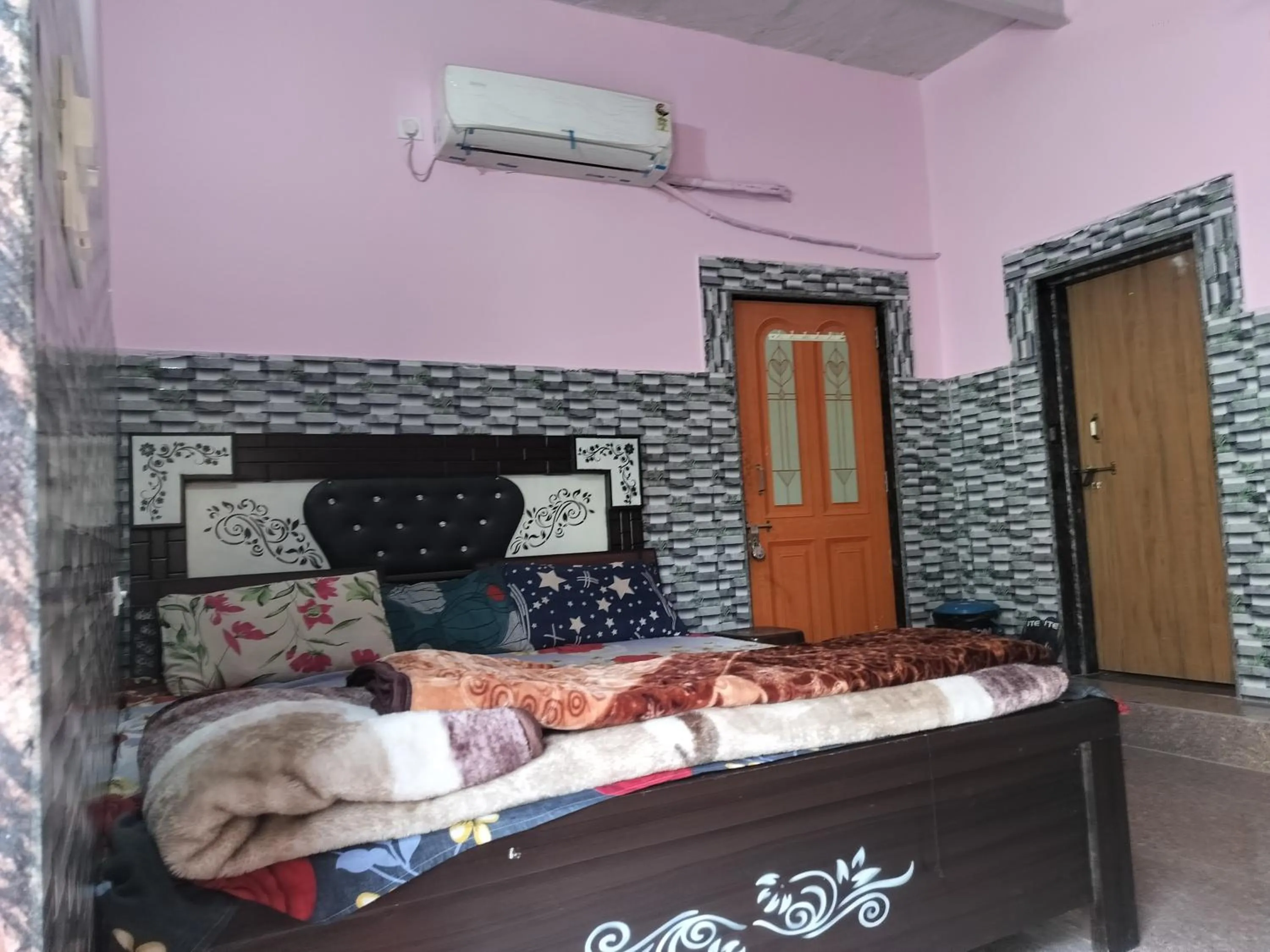 Bed in Shri Krishna Kunj homestay