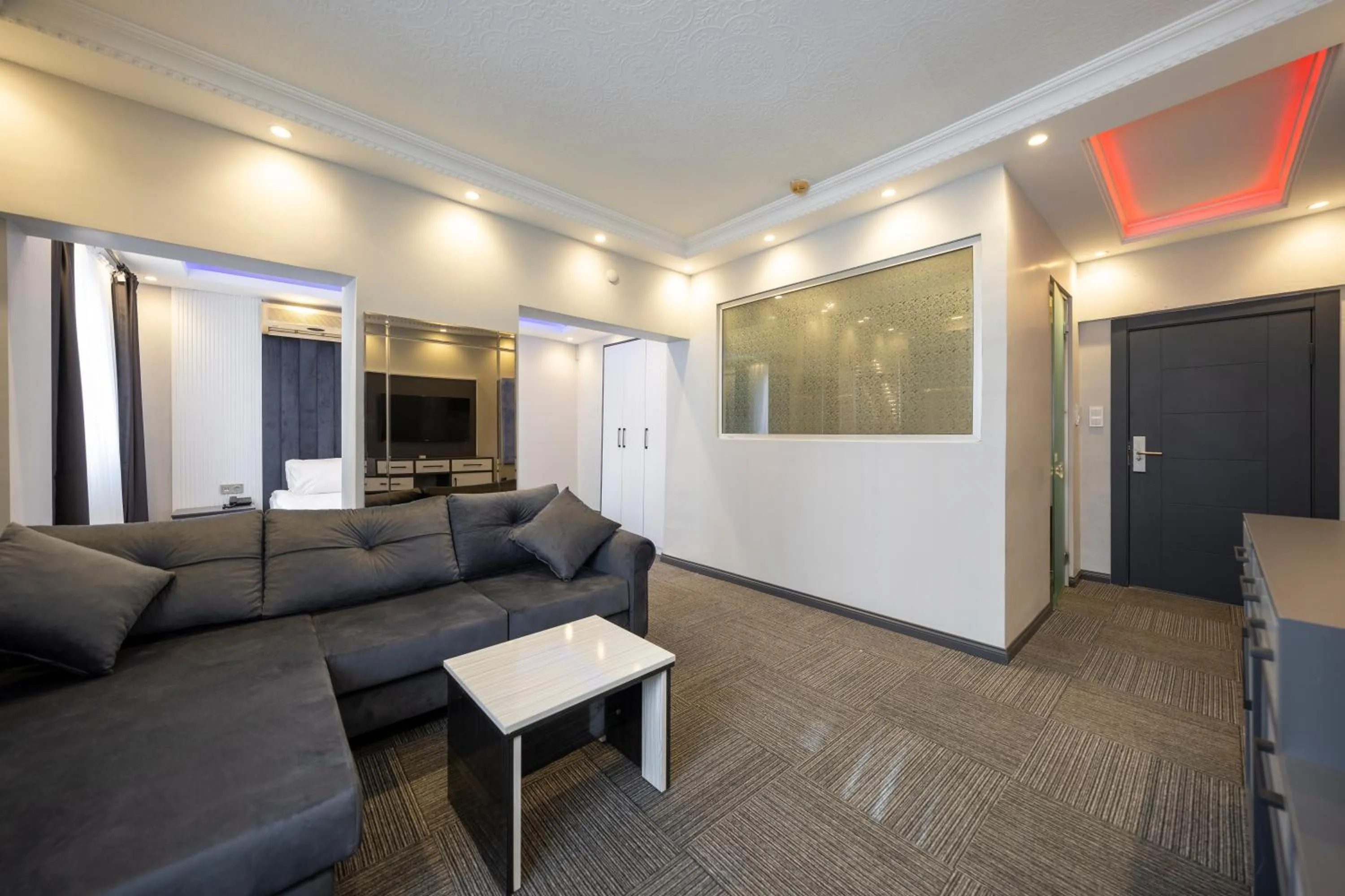 Family in Maltepe MANHATTAN OTEL