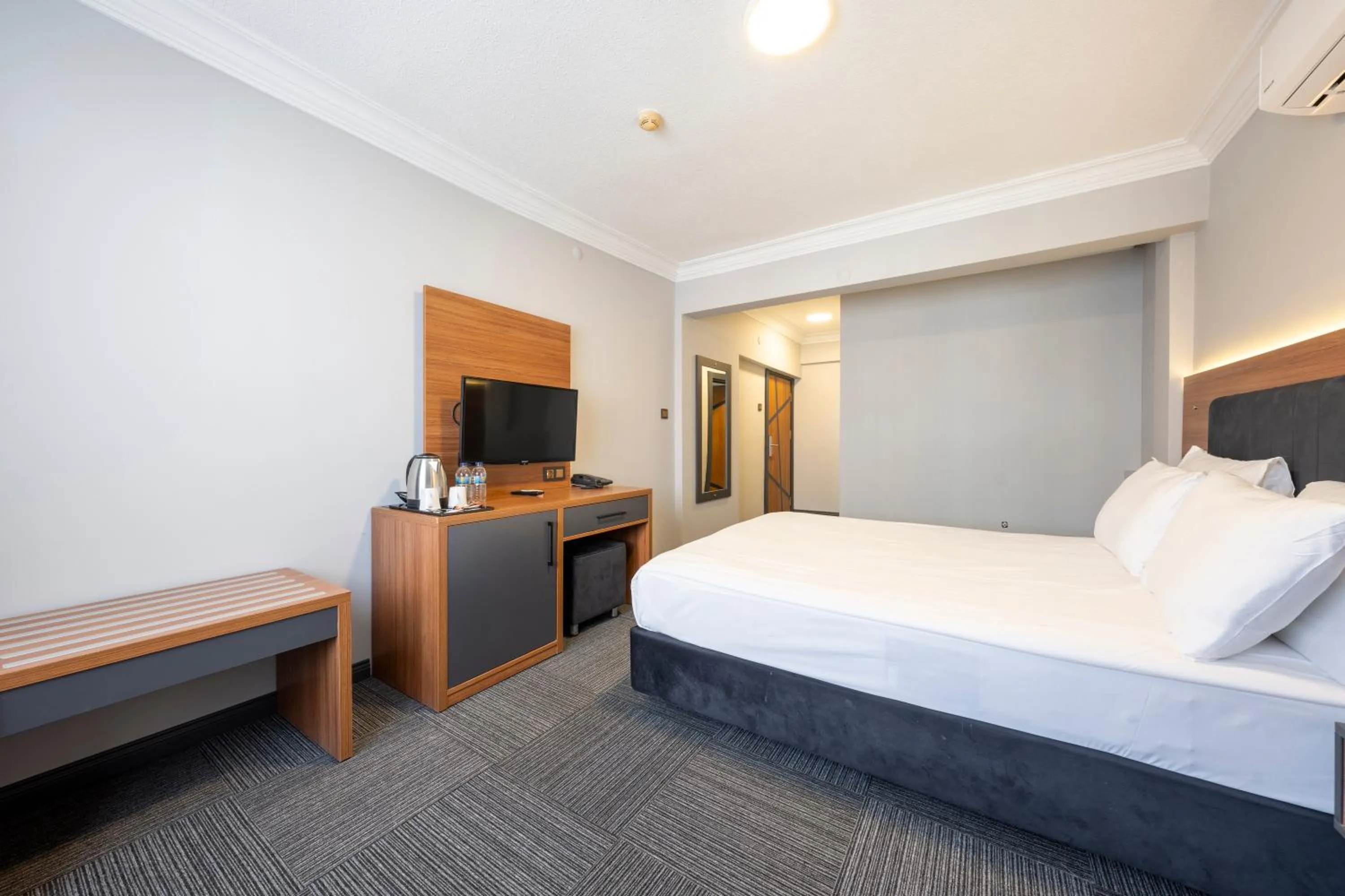 Photo of the whole room, Bed in Maltepe MANHATTAN OTEL