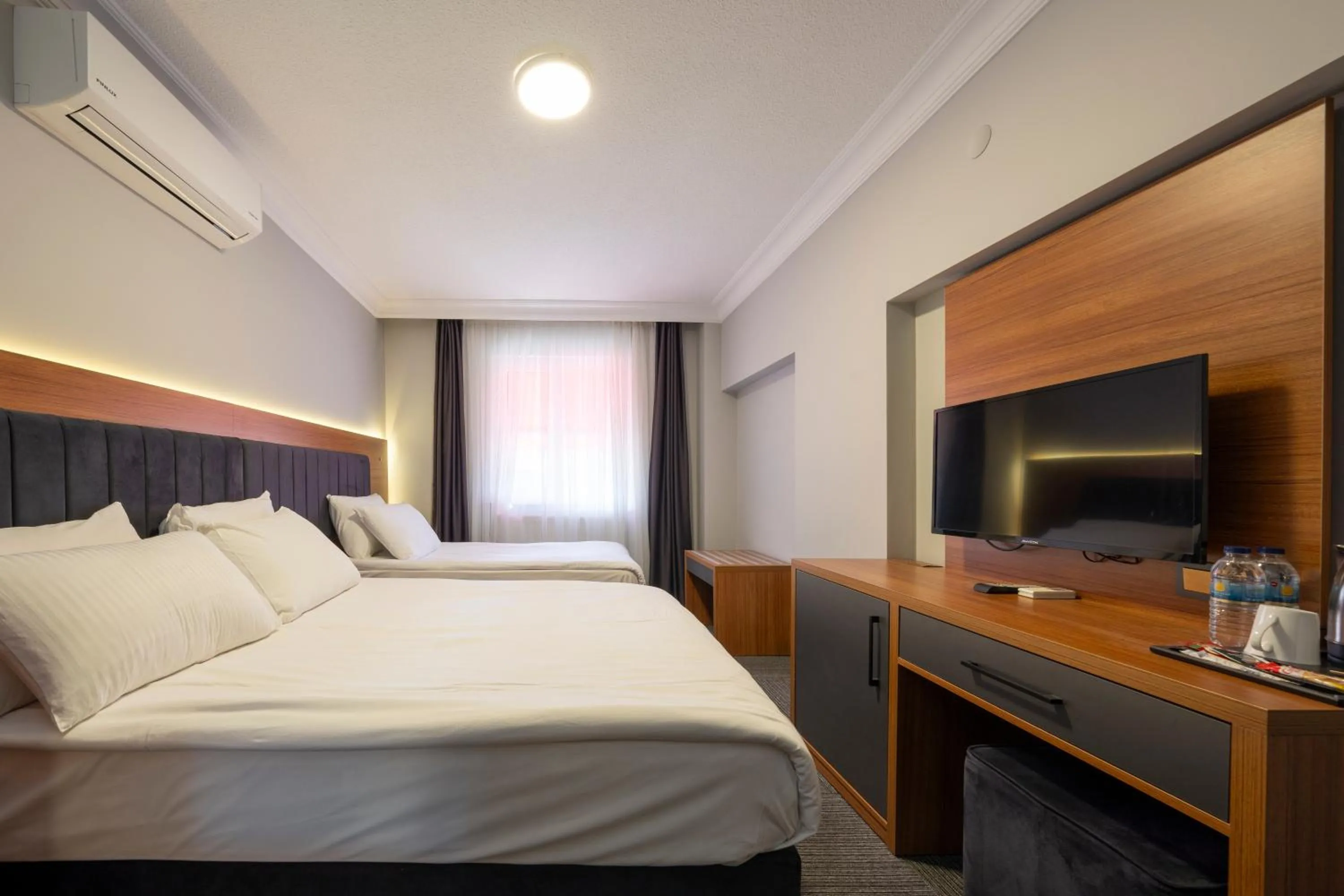 Photo of the whole room, Bed in Maltepe MANHATTAN OTEL