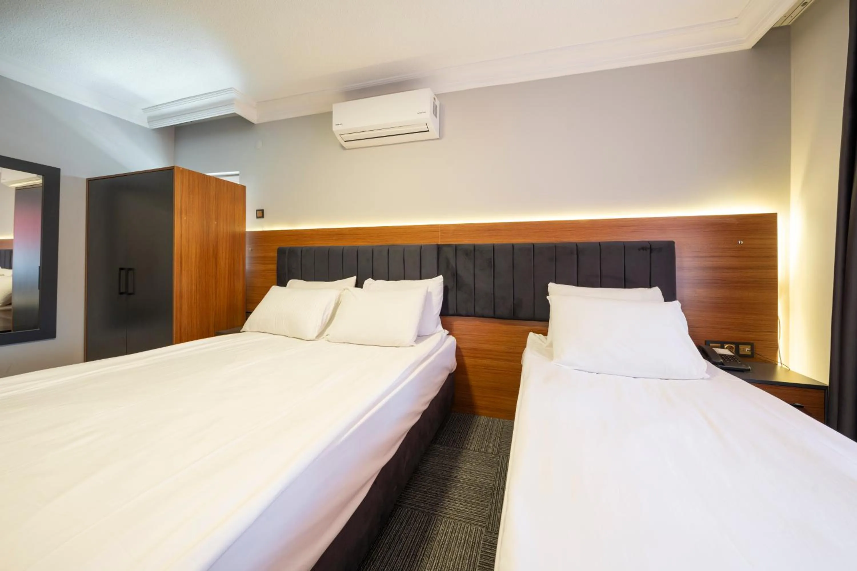 Bedroom, Bed in Maltepe MANHATTAN OTEL