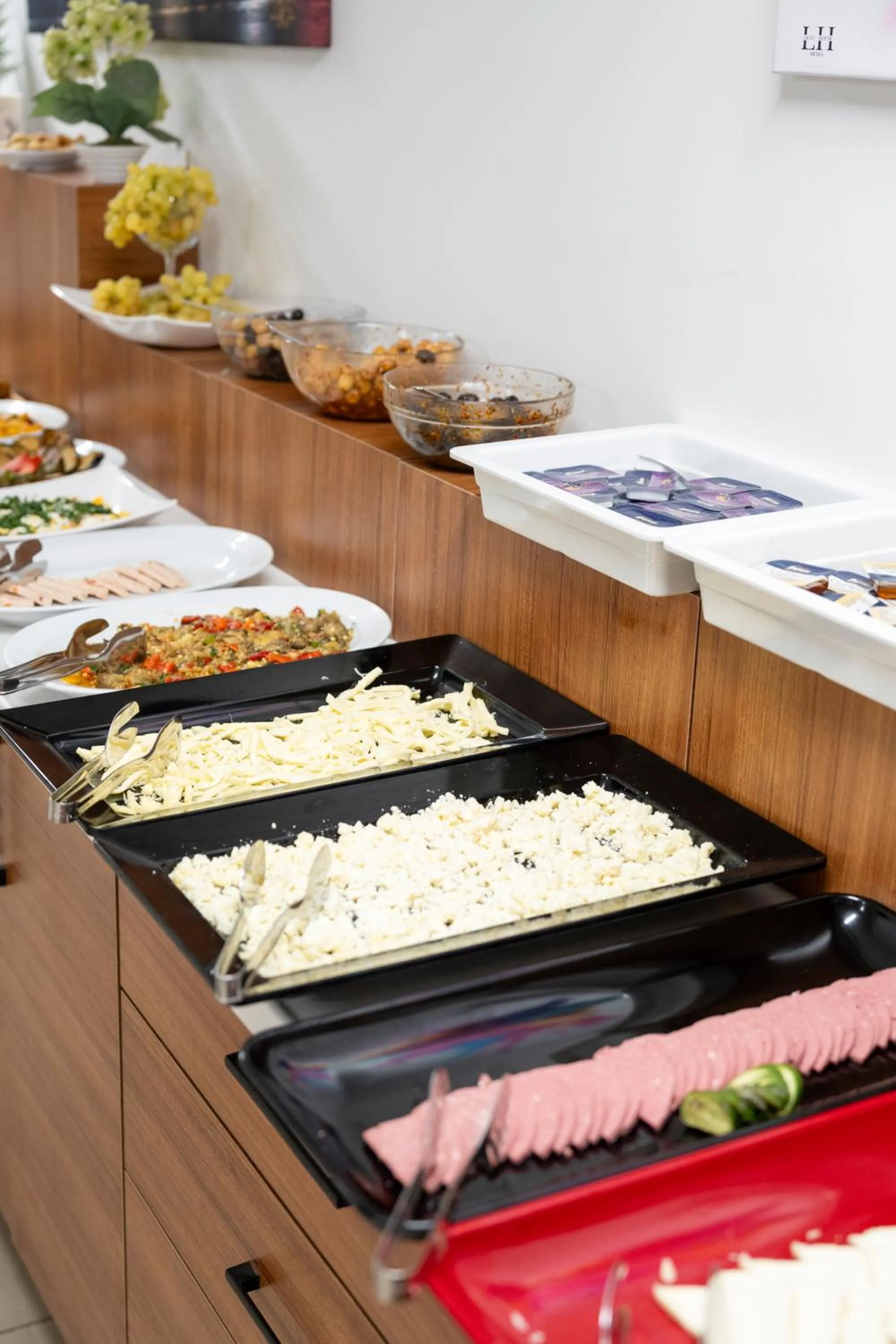 Buffet breakfast in Maltepe MANHATTAN OTEL