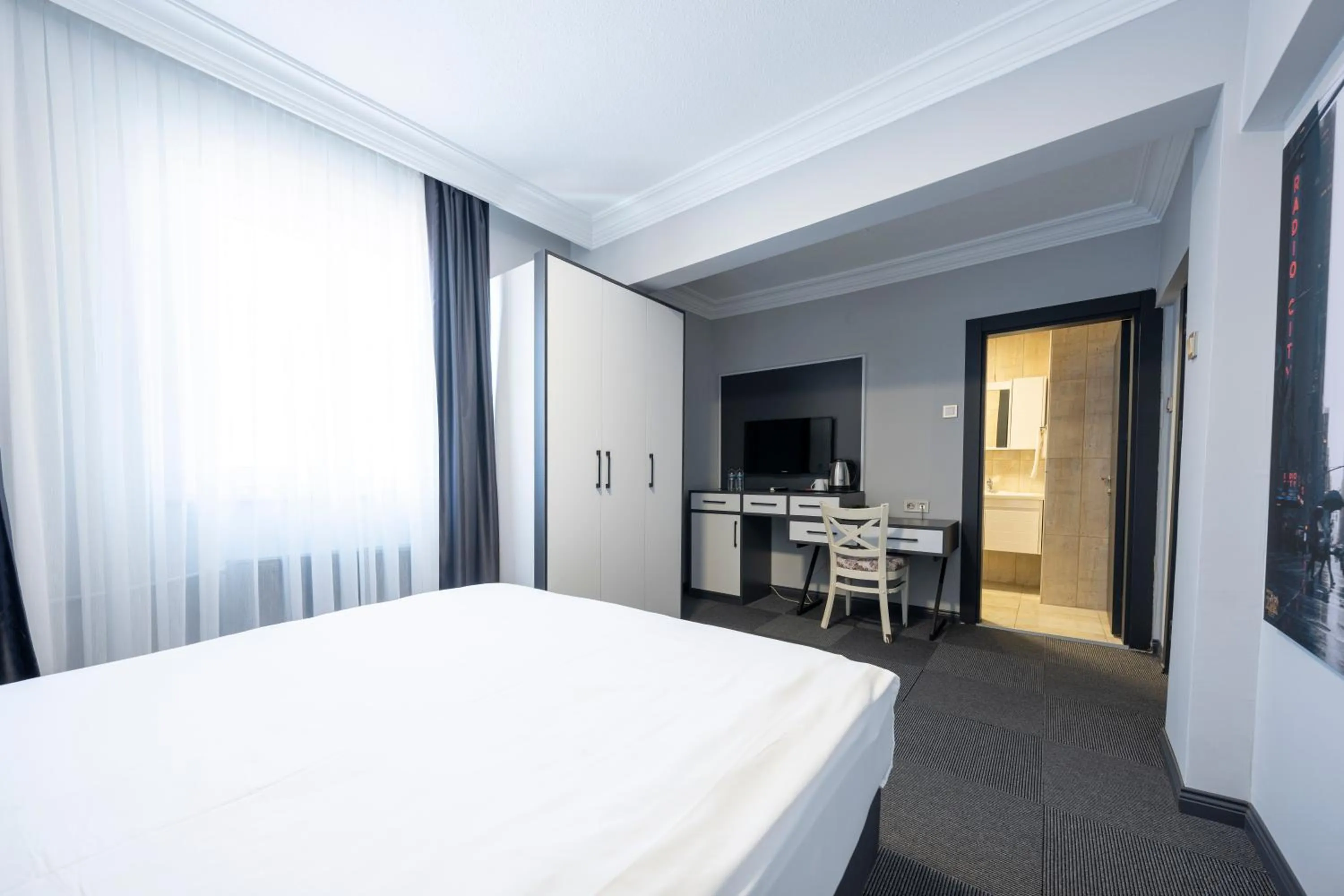 Photo of the whole room, Bed in Maltepe MANHATTAN OTEL