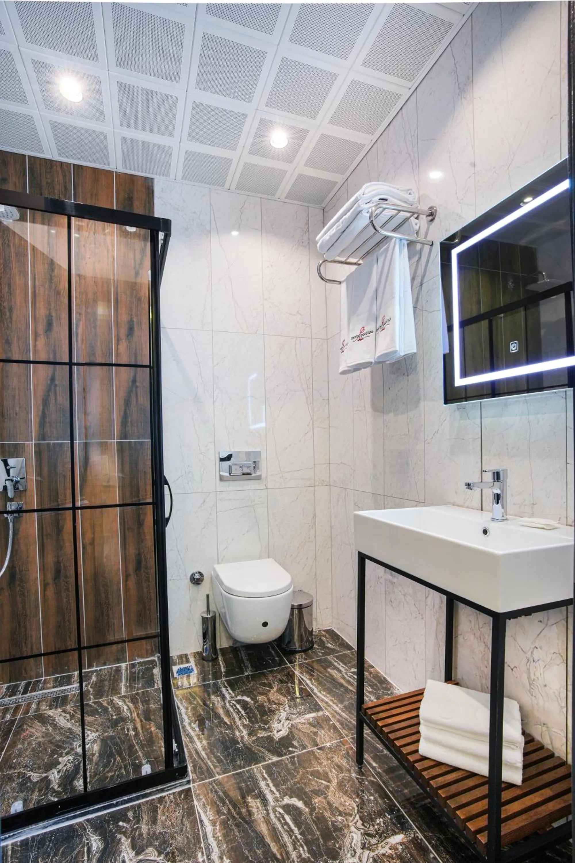 Bathroom in Comfort Point Two Hotel