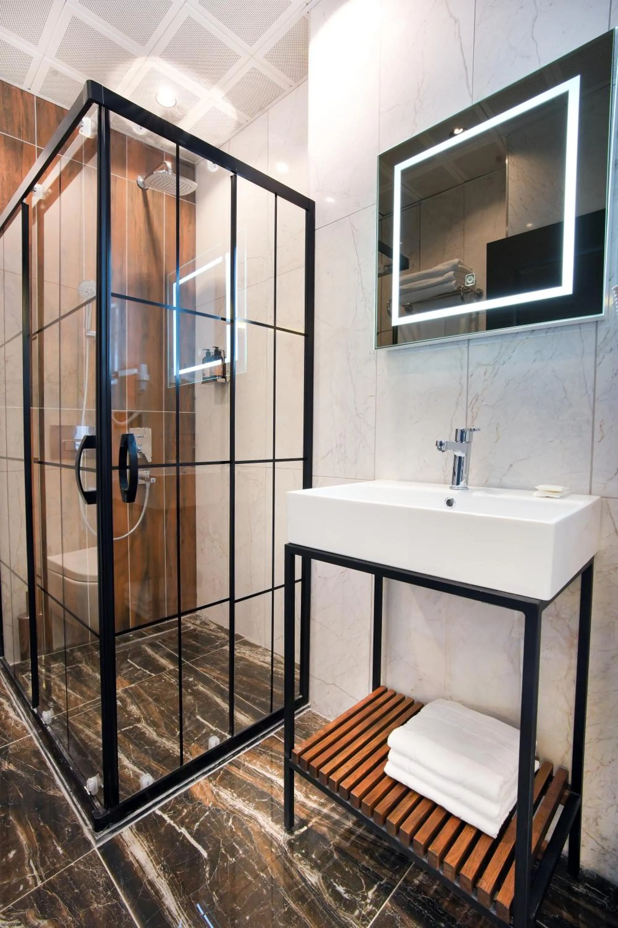 Bathroom in Comfort Point Two Hotel