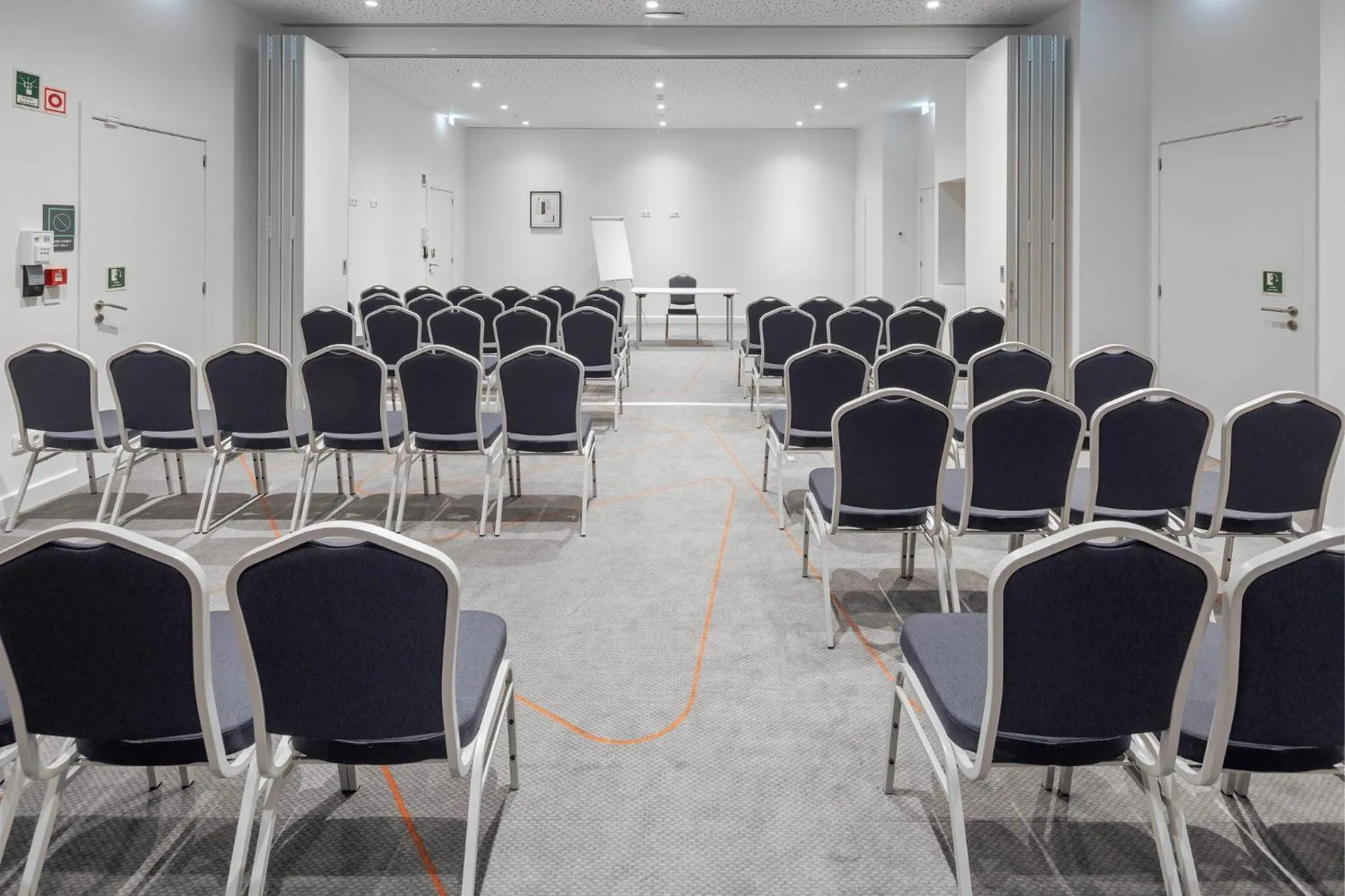 Meeting/conference room in Holiday Inn Braga by IHG