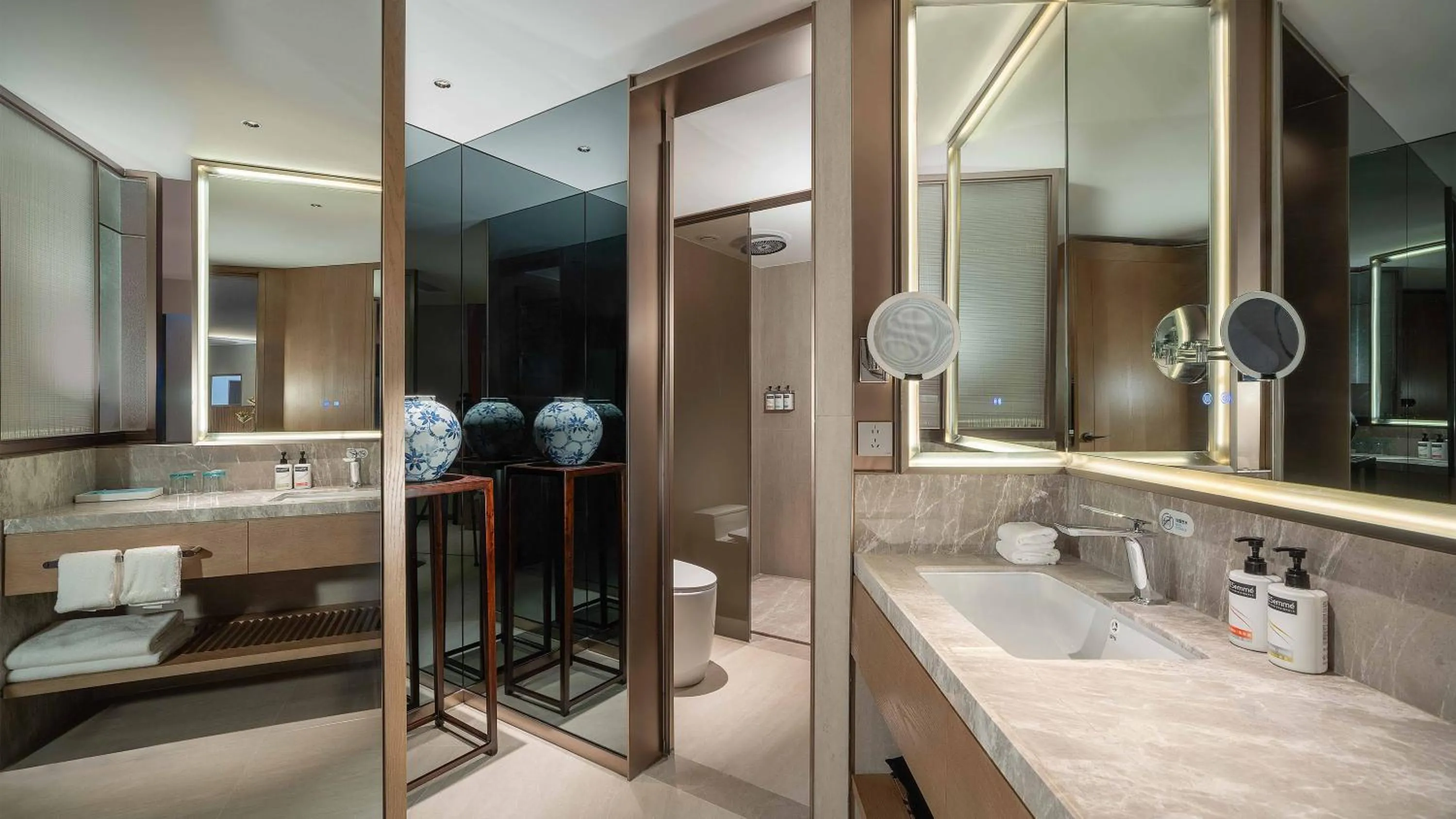 Bathroom in Holiday Inn Express Datong Pingcheng by IHG