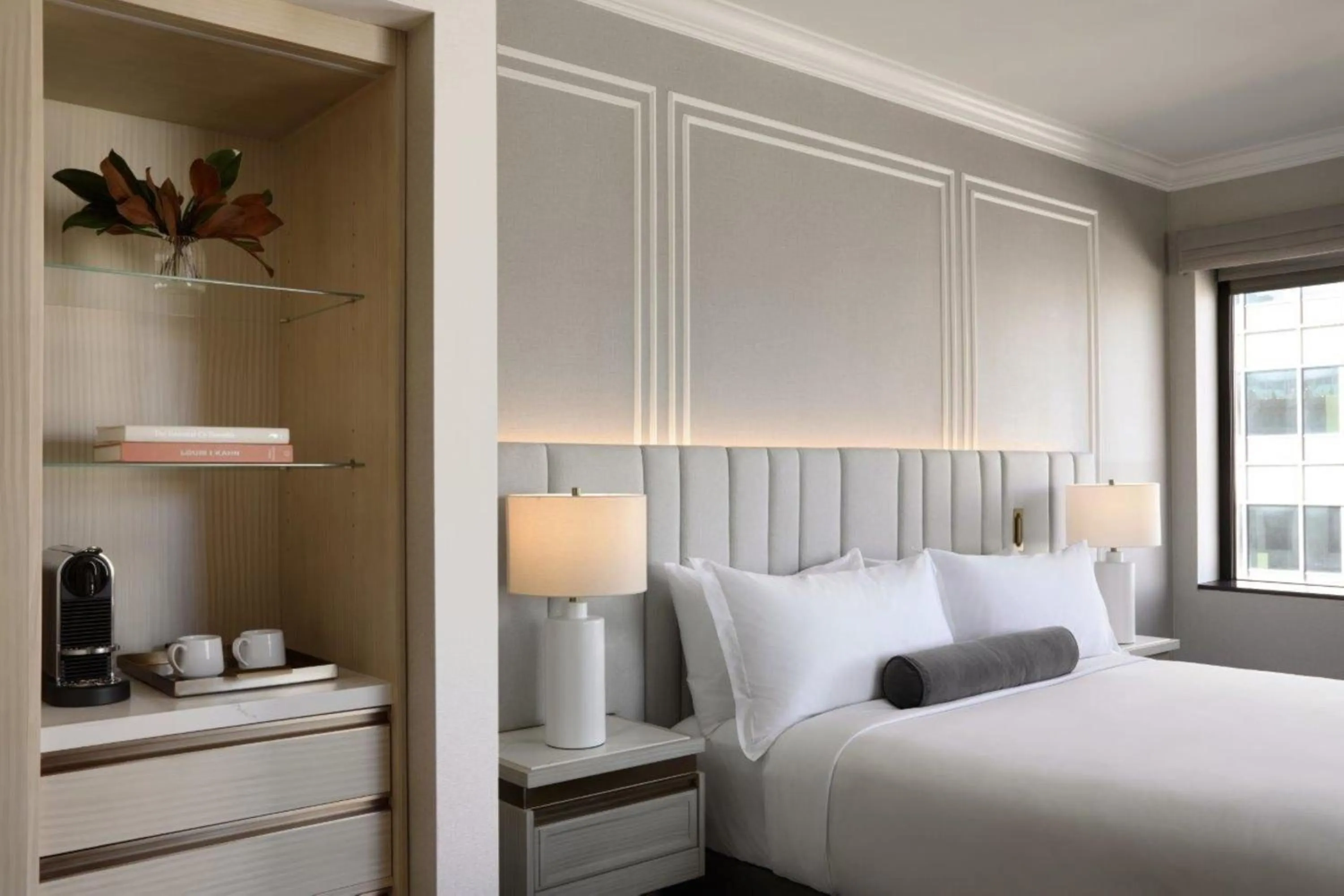 Photo of the whole room, Bed in InterContinental Indianapolis by IHG