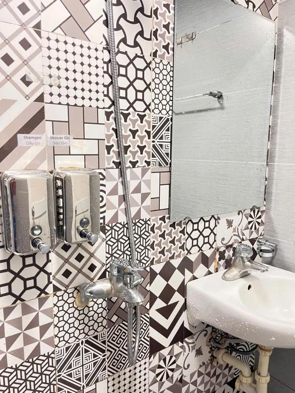 Shower in Okaeri Homestay