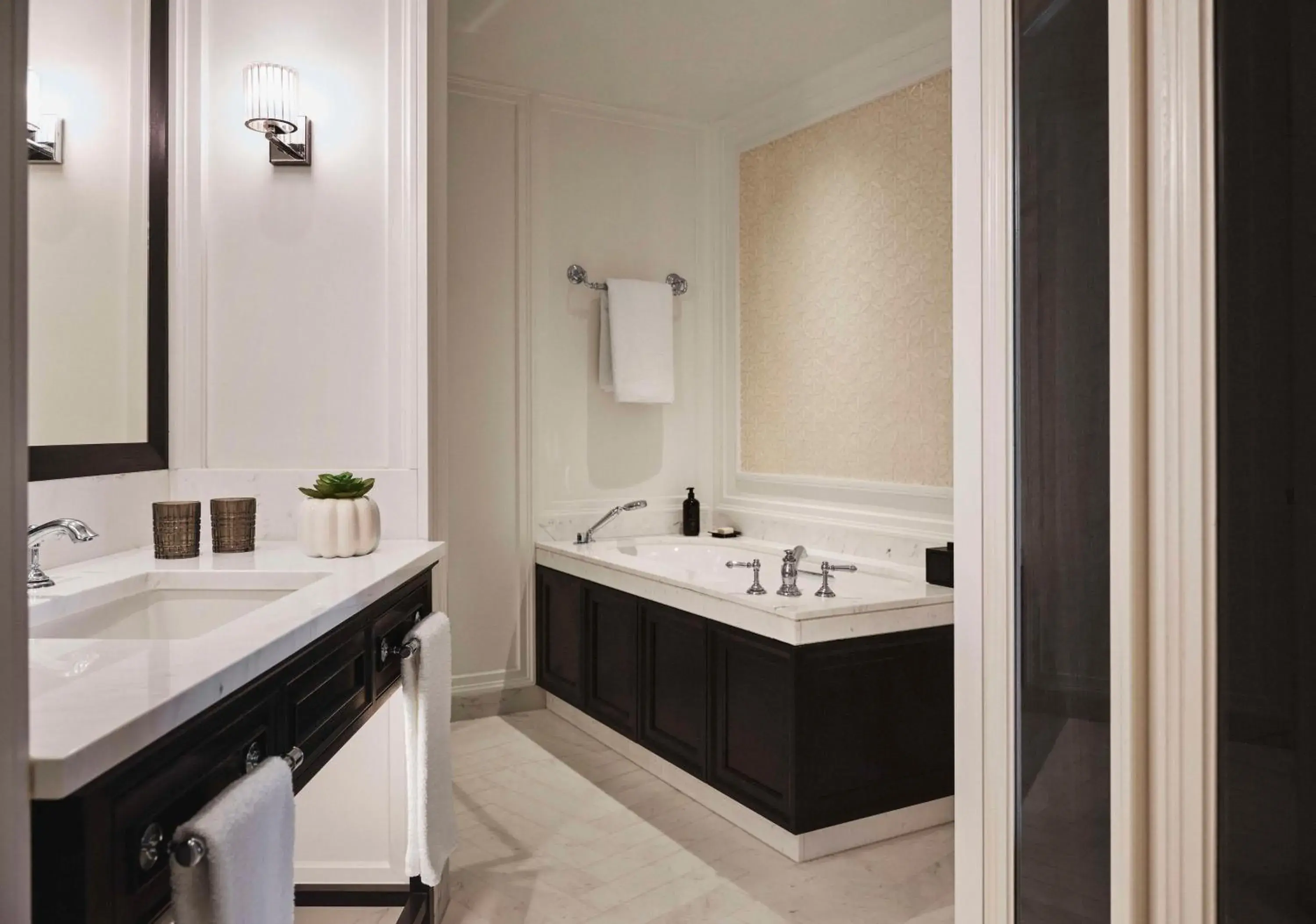 Corner King Room with River View in Park Hyatt London River Thames Corner King Room with River View in Park Hyatt London River Thames