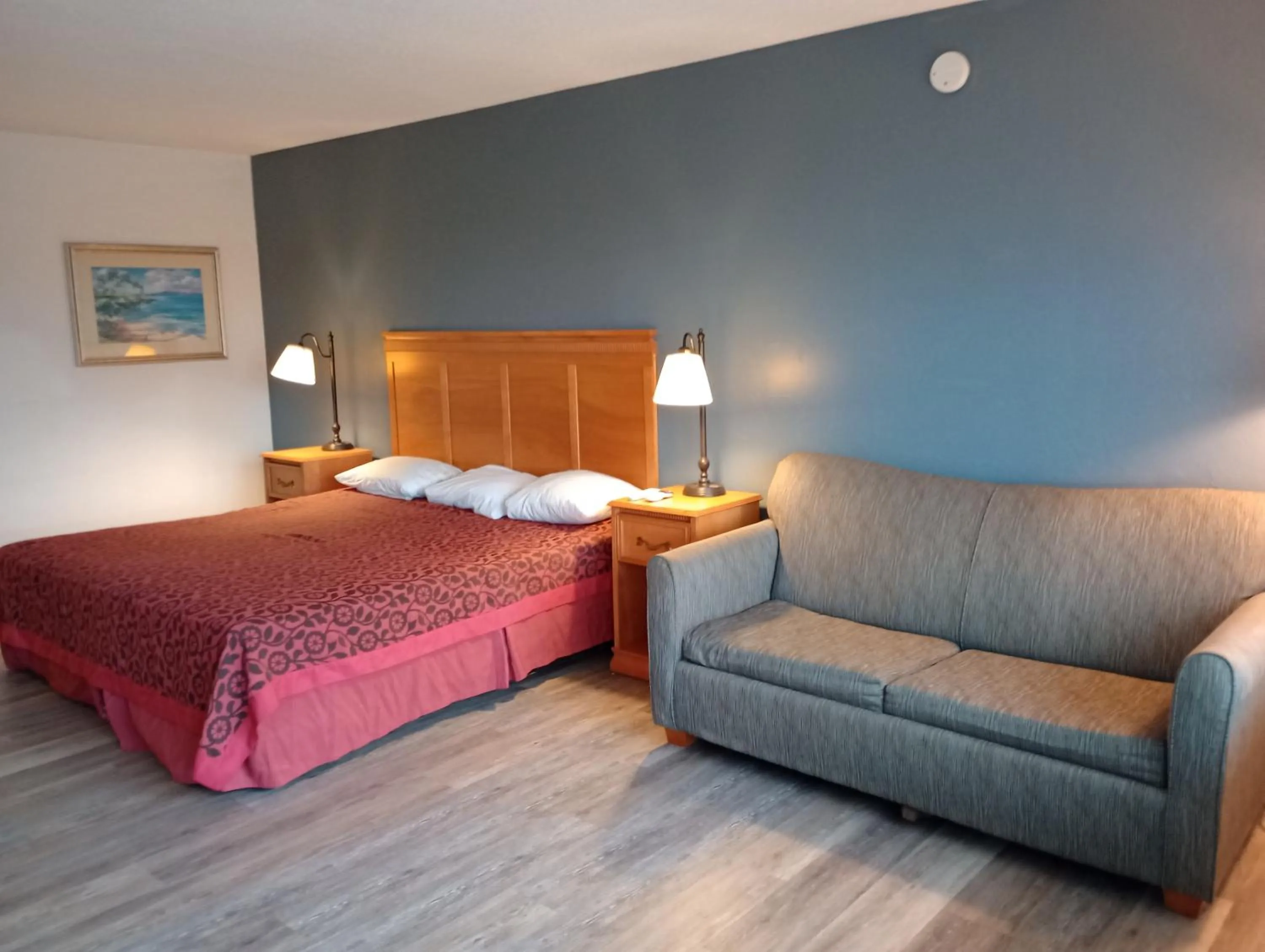 Seating area in Heritage Inn