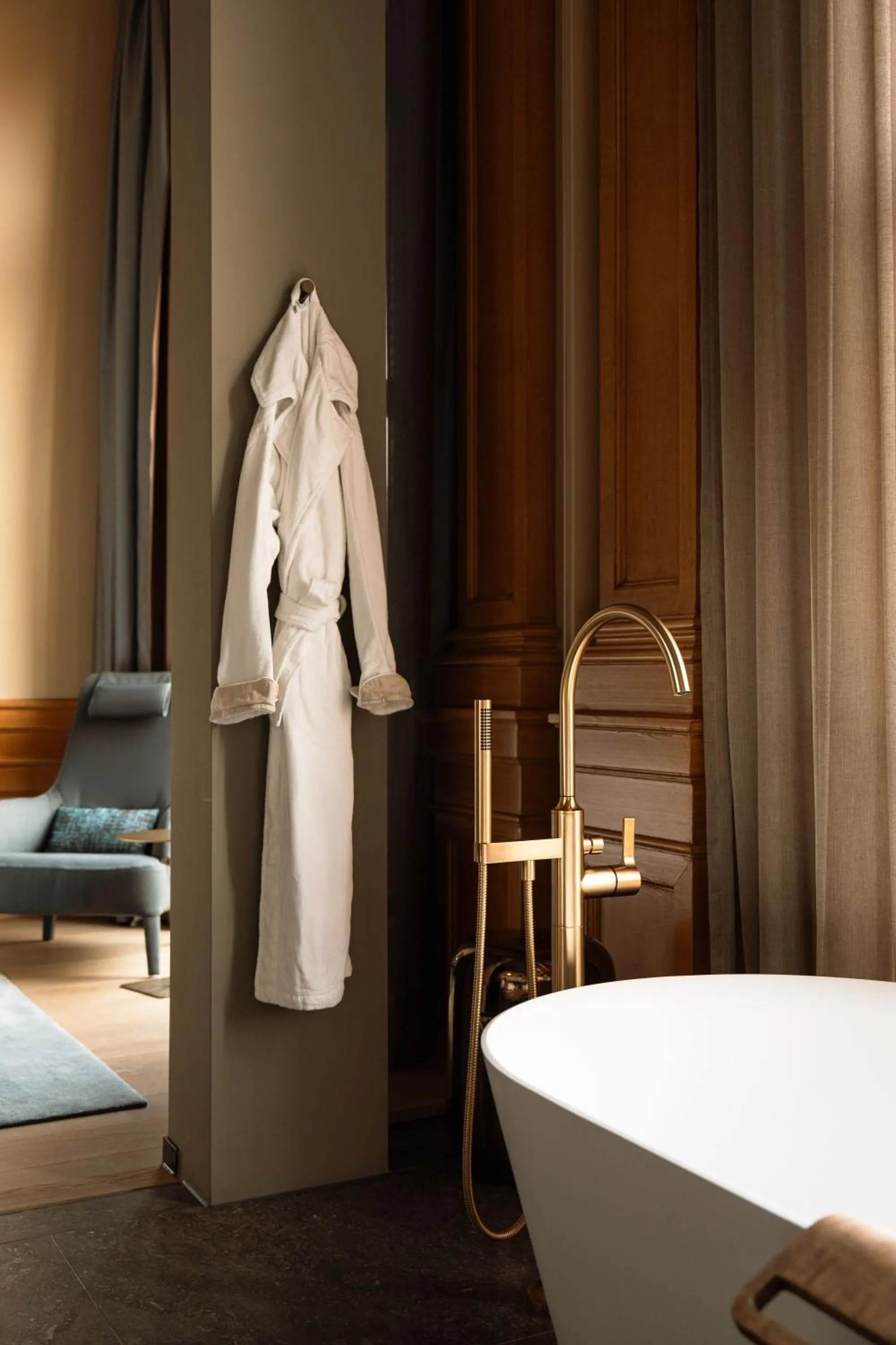 Bath, Bed in Rosewood Amsterdam