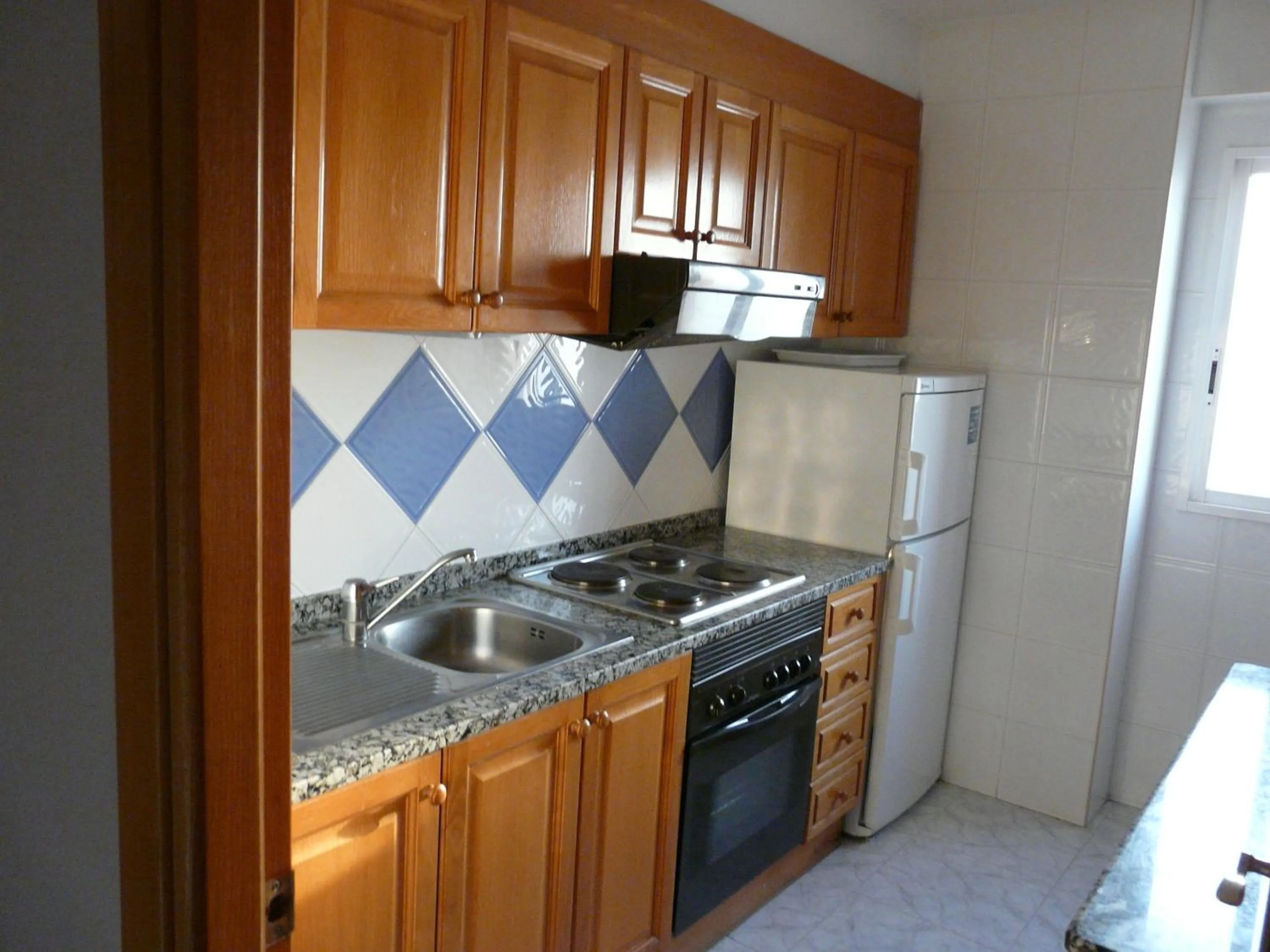 Kitchen or kitchenette in Apartamentos Beni-Beach
