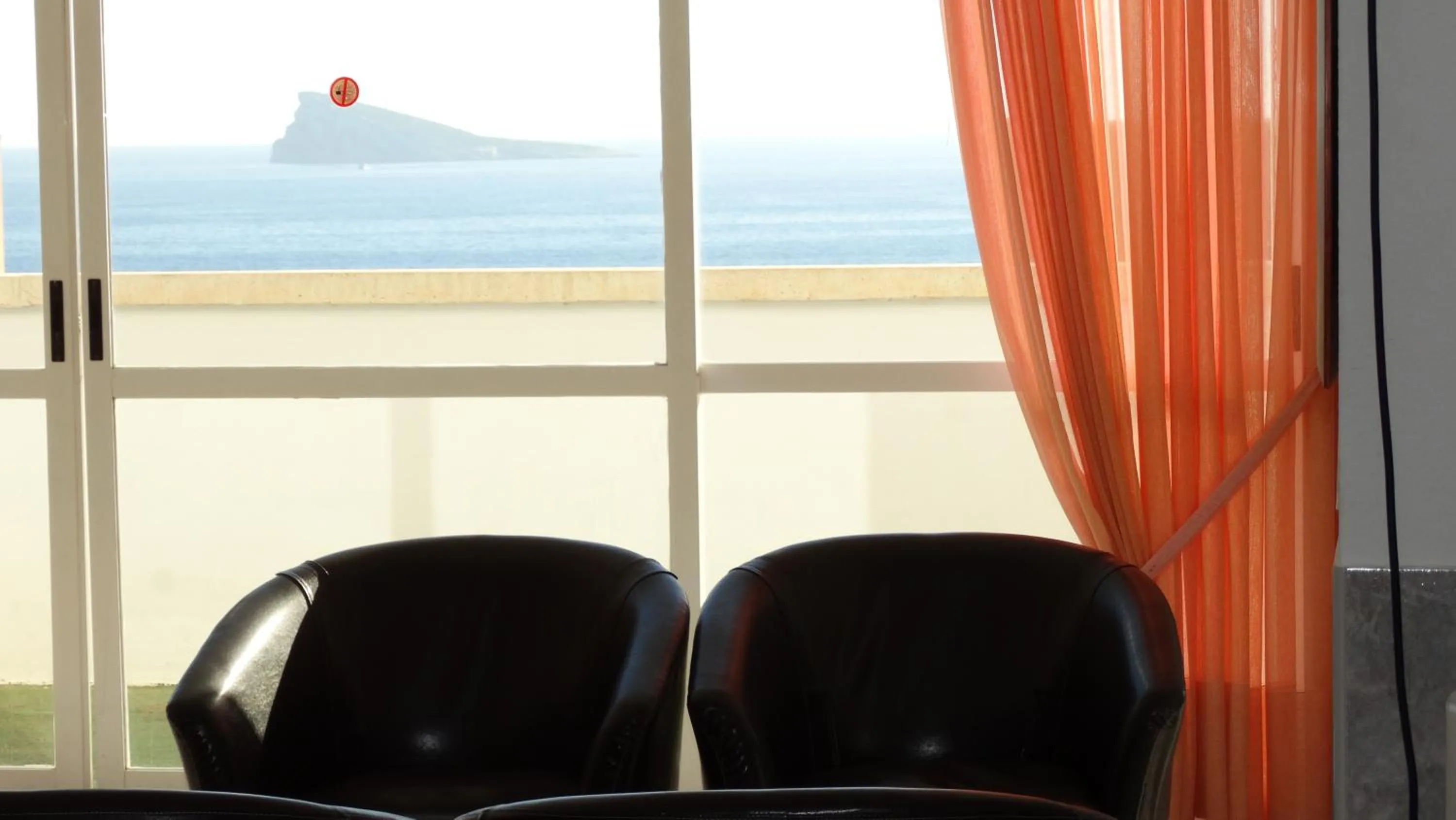 Communal lounge/ TV room in Apartamentos Beni-Beach