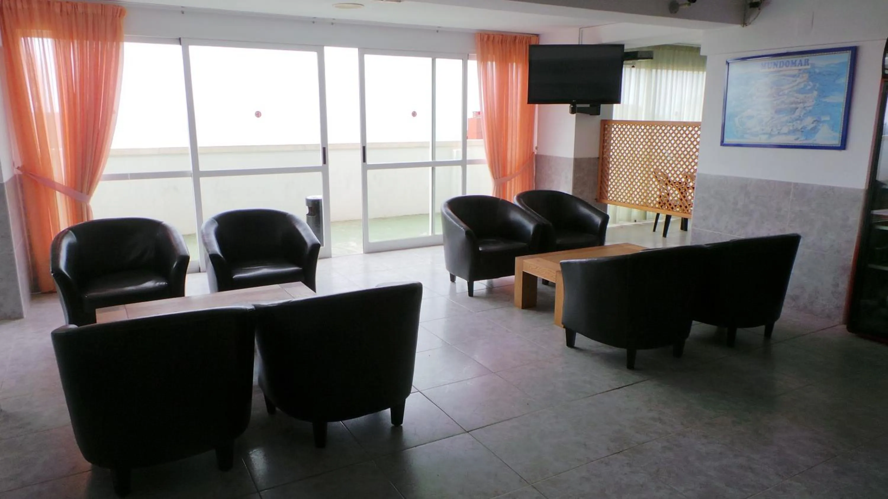 Communal lounge/ TV room in Apartamentos Beni-Beach