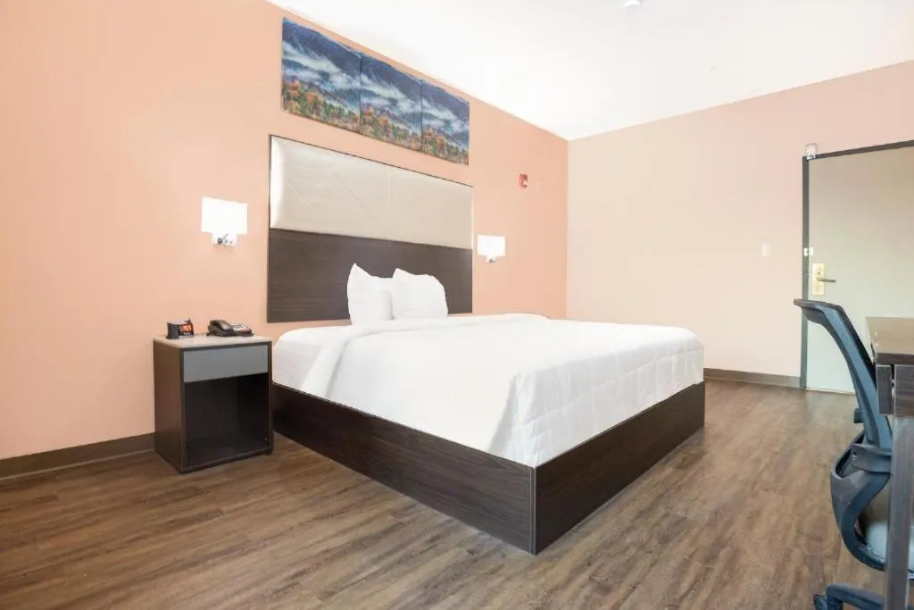 Bed in Royal Inn & Suites