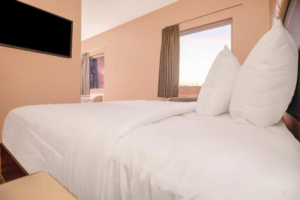 Bed in Royal Inn & Suites