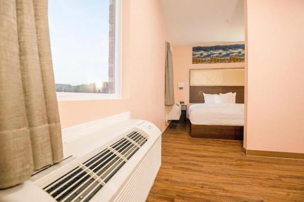 Bed in Royal Inn & Suites