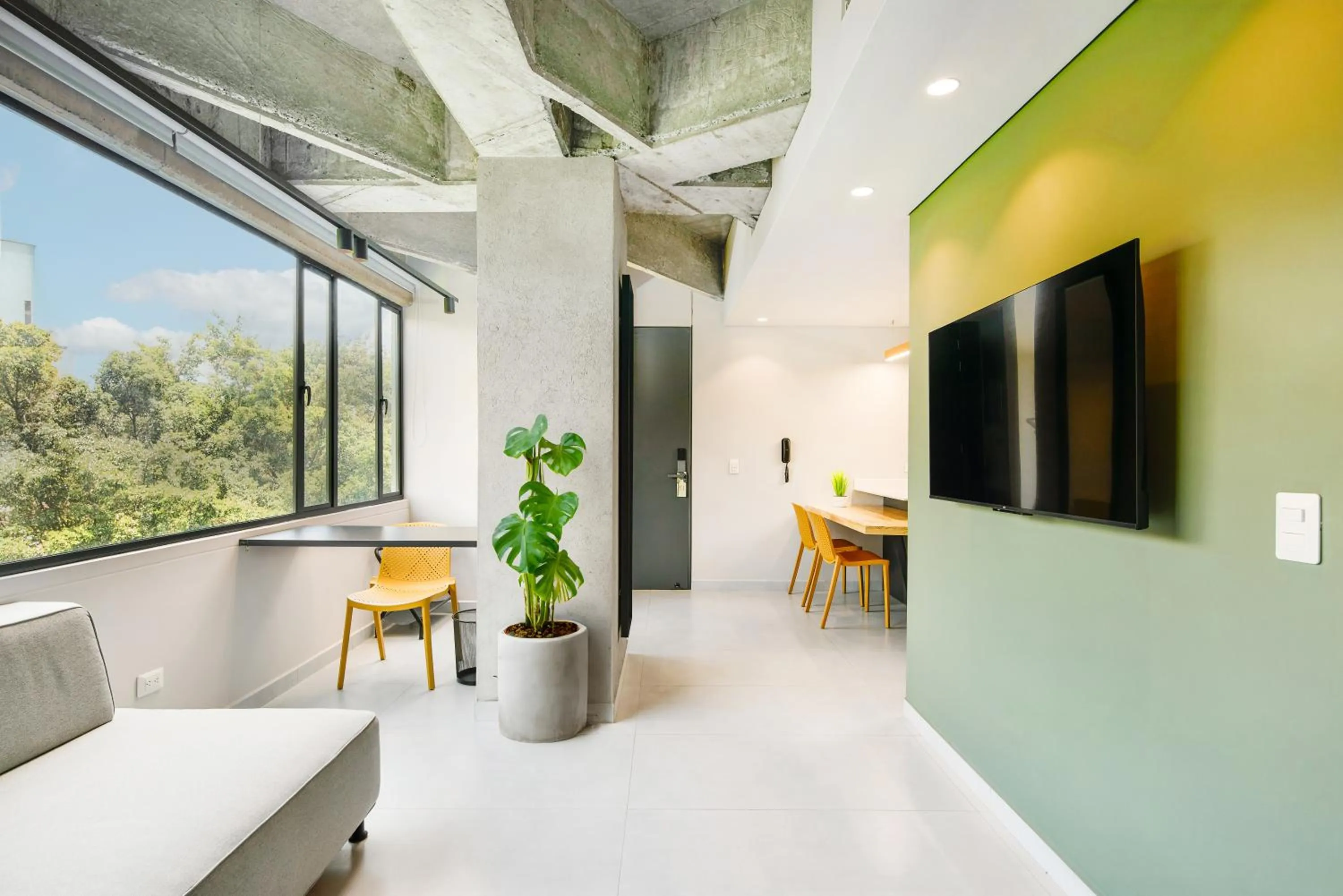 Communal lounge/ TV room in Firenze Lofts