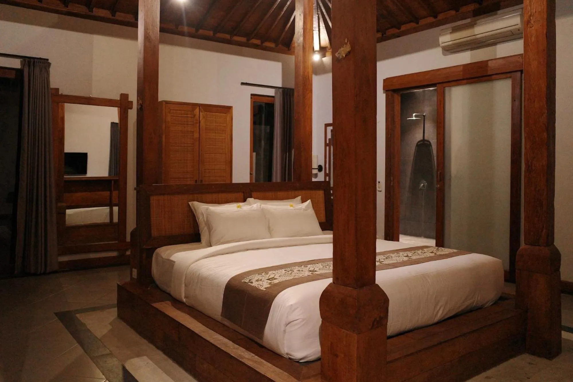Bed in The Riang Villa