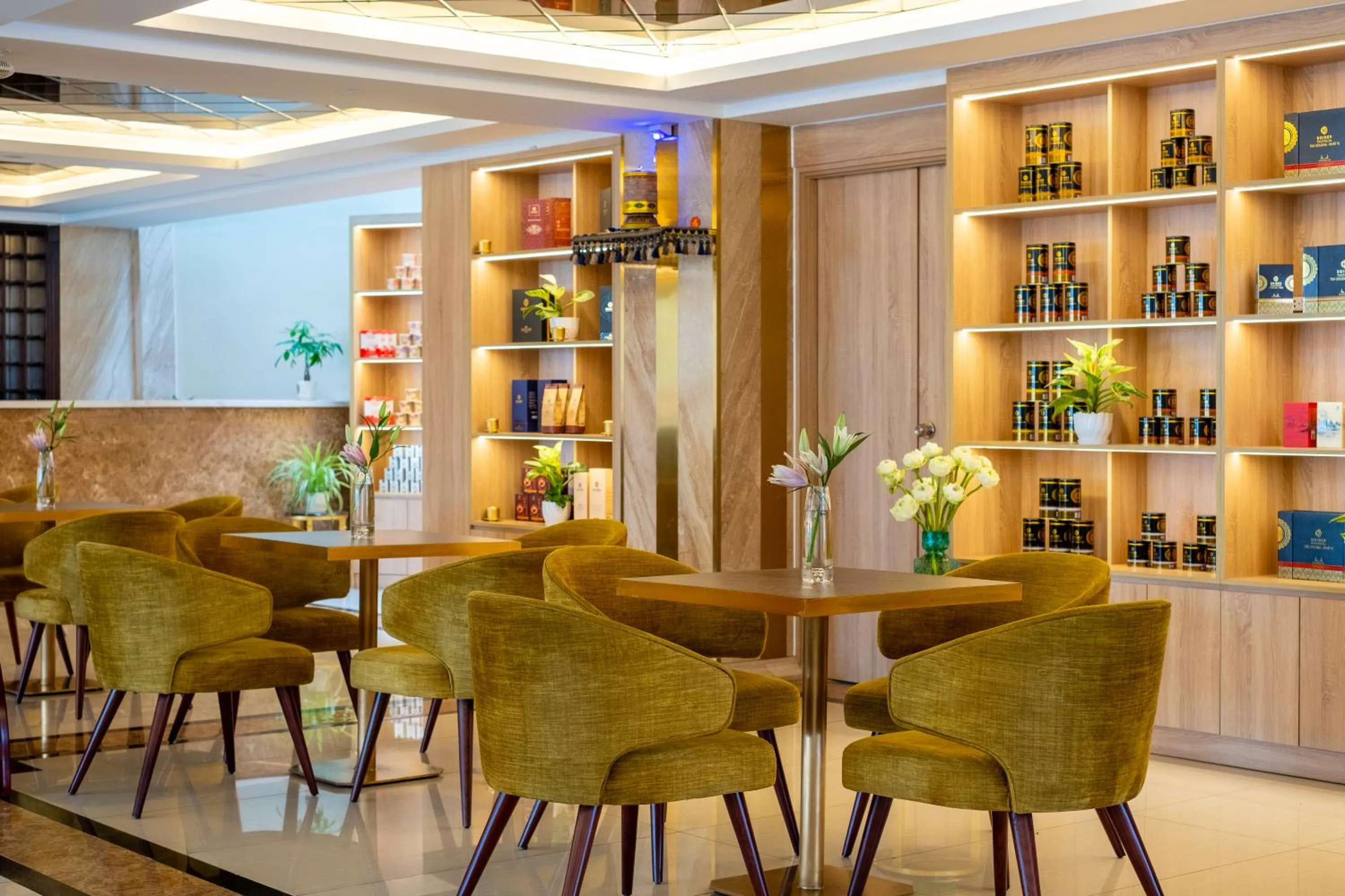 Lounge or bar in Sandals Lily Hotel