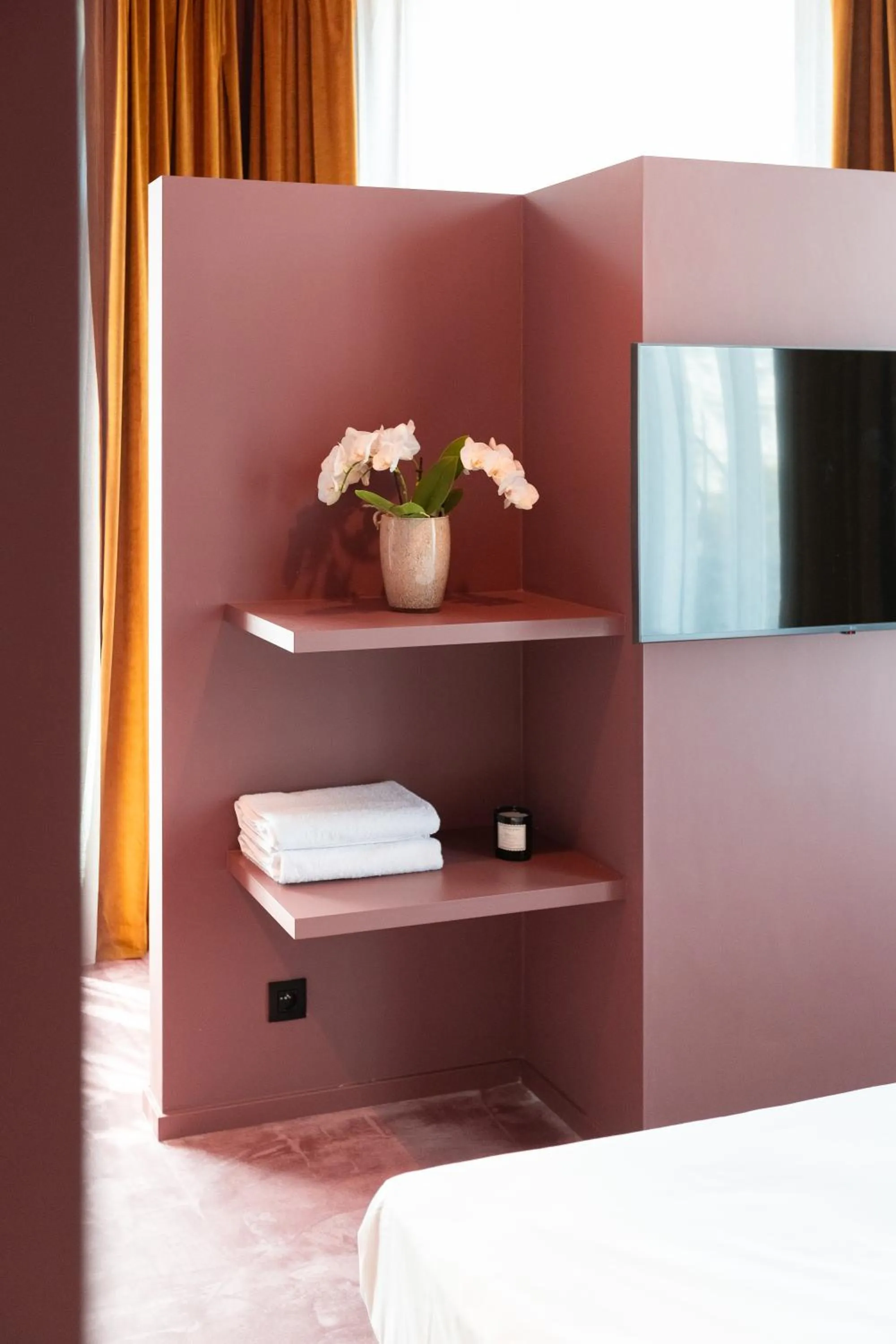 TV and multimedia, Bed in The Mila Hotel