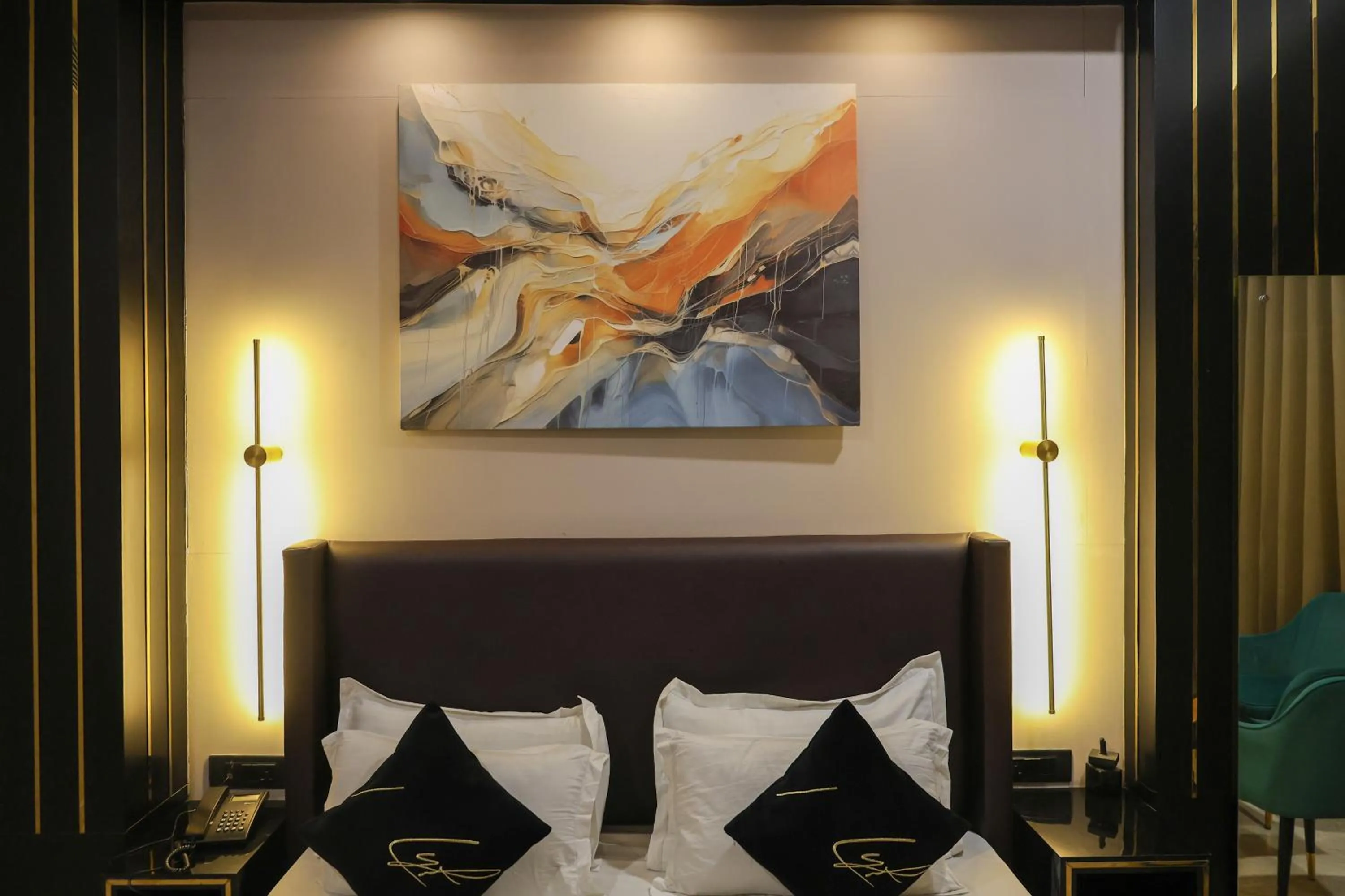 Bed in Aquila Grand Suites - Noida Sector 136